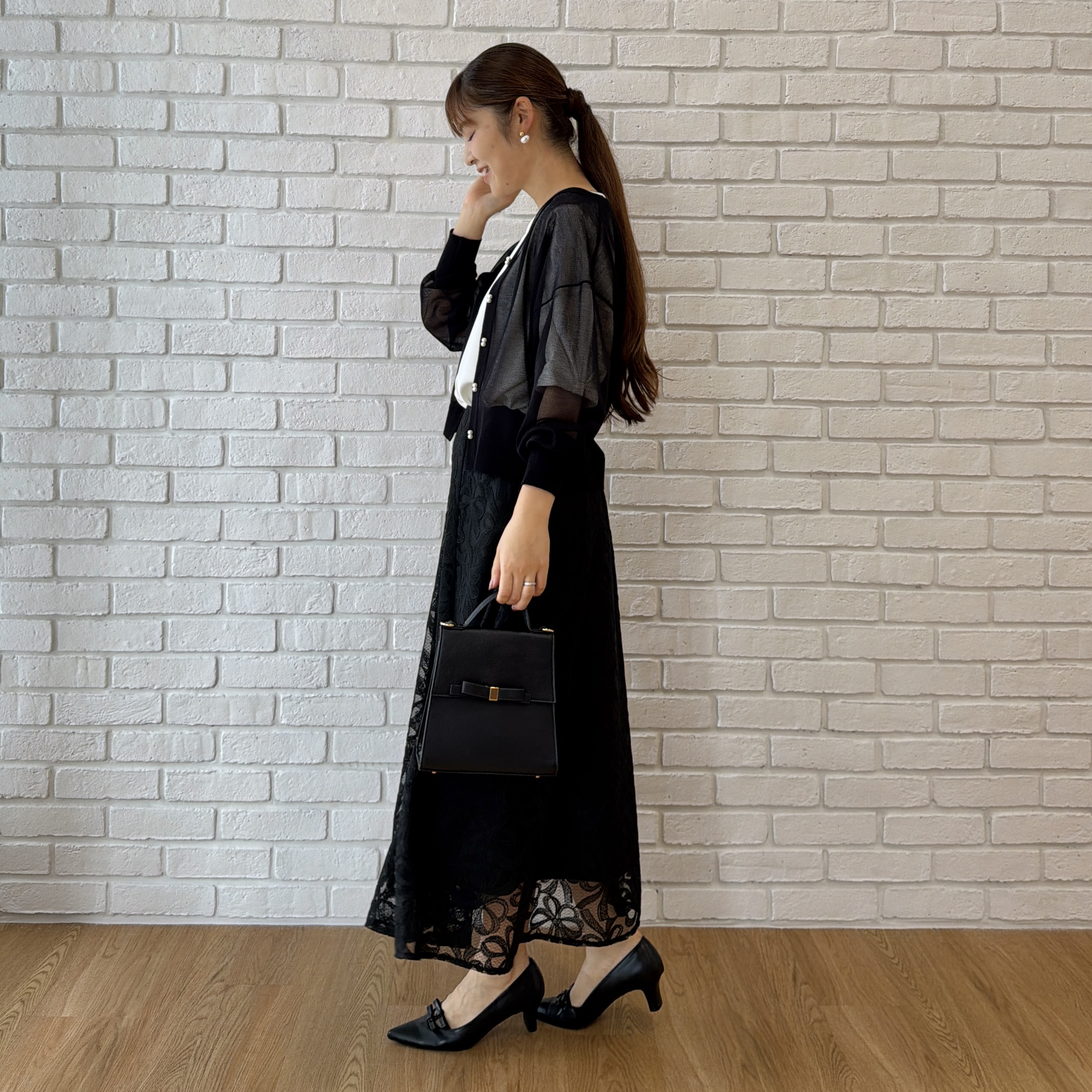 makiさんの「Couture brooch｜【洗える】袖リボンデザイン ハートネック ブラウス」を使ったコーディネート