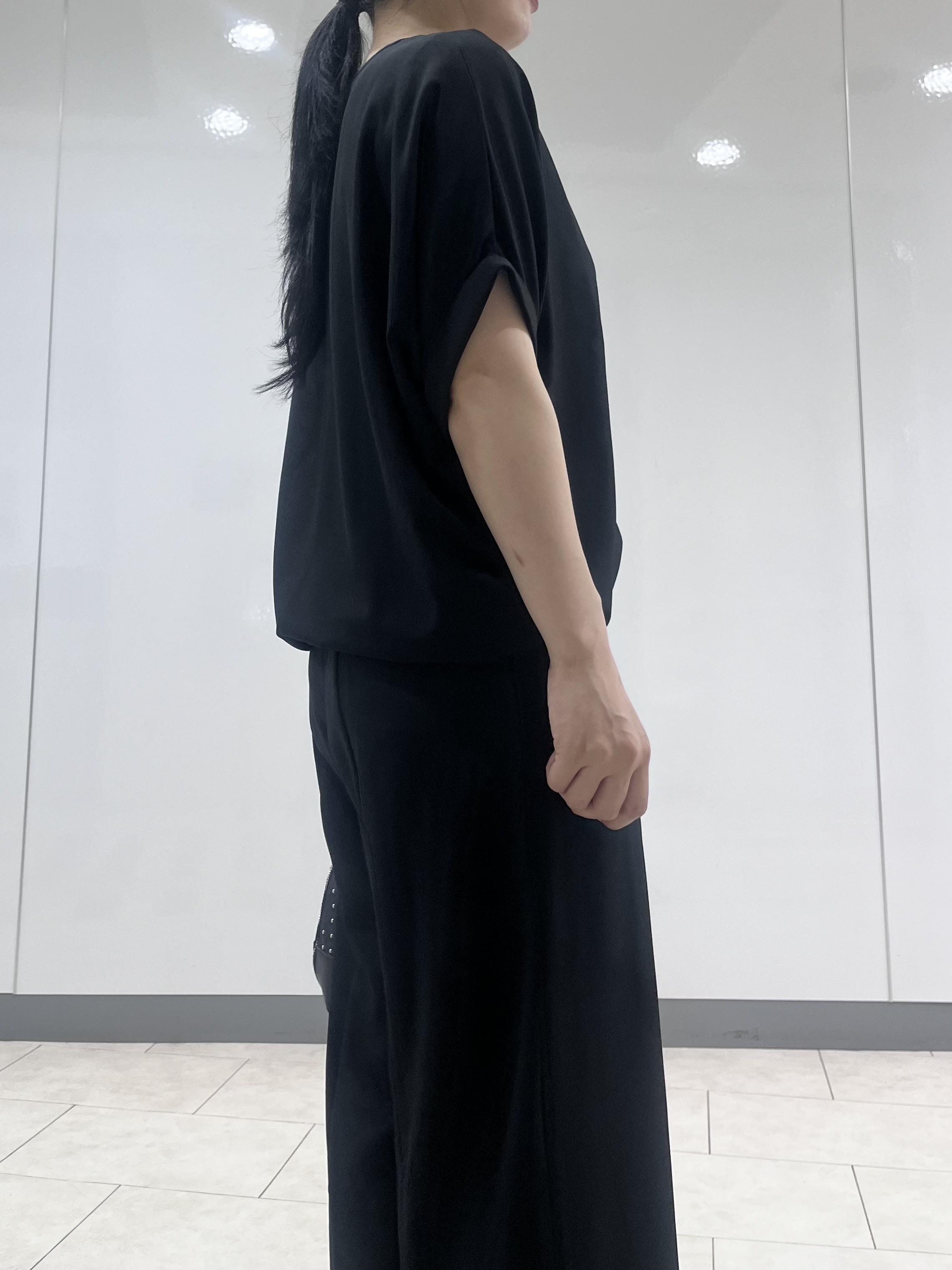 hasuさんの「INDIVI｜【秋羽織り/着る日傘】ドルマンフォルムブルゾン」を使ったコーディネート