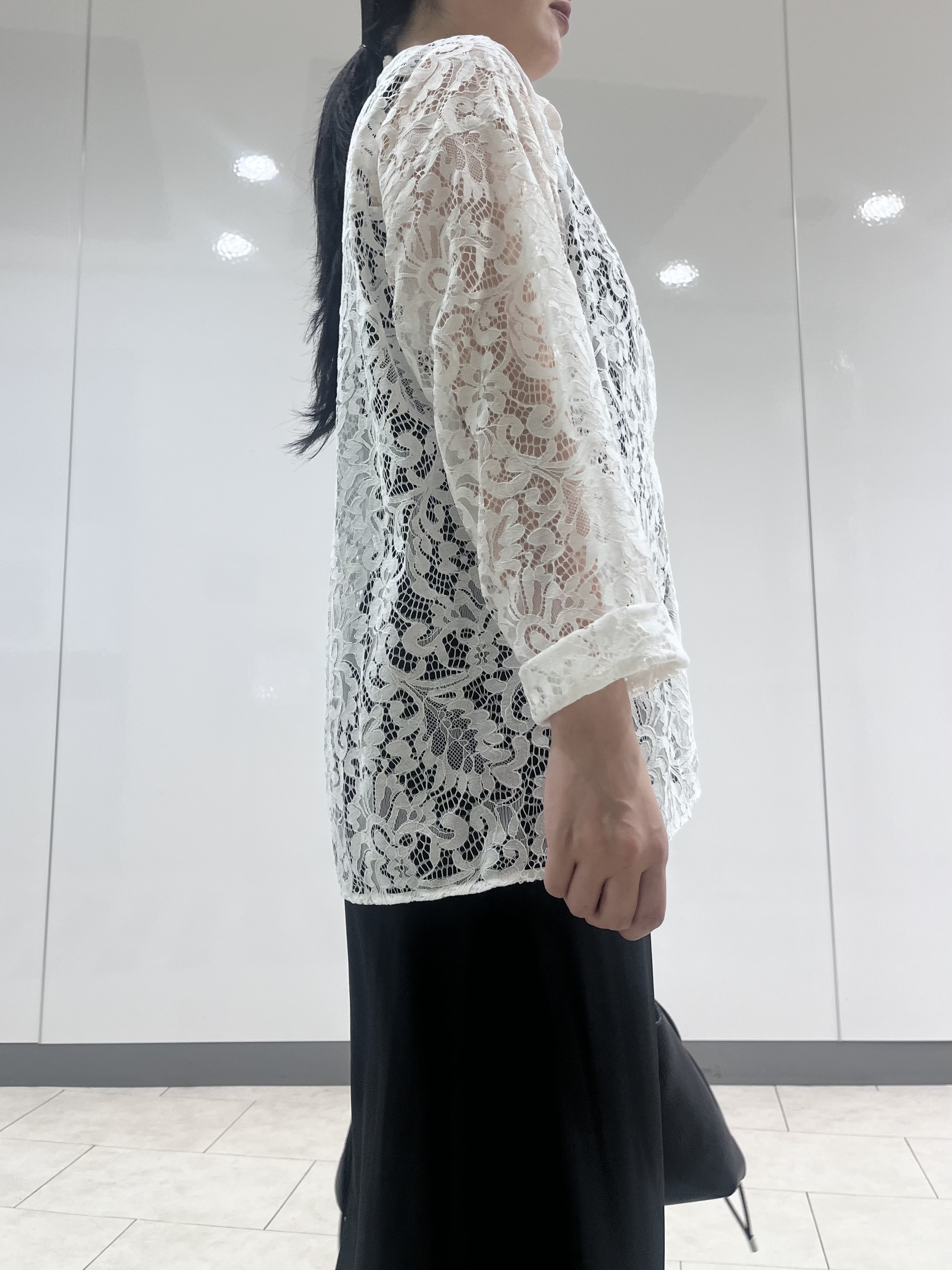 hasuさんの「INDIVI｜【洗える／トレンド】大人レースシャツ」を使ったコーディネート