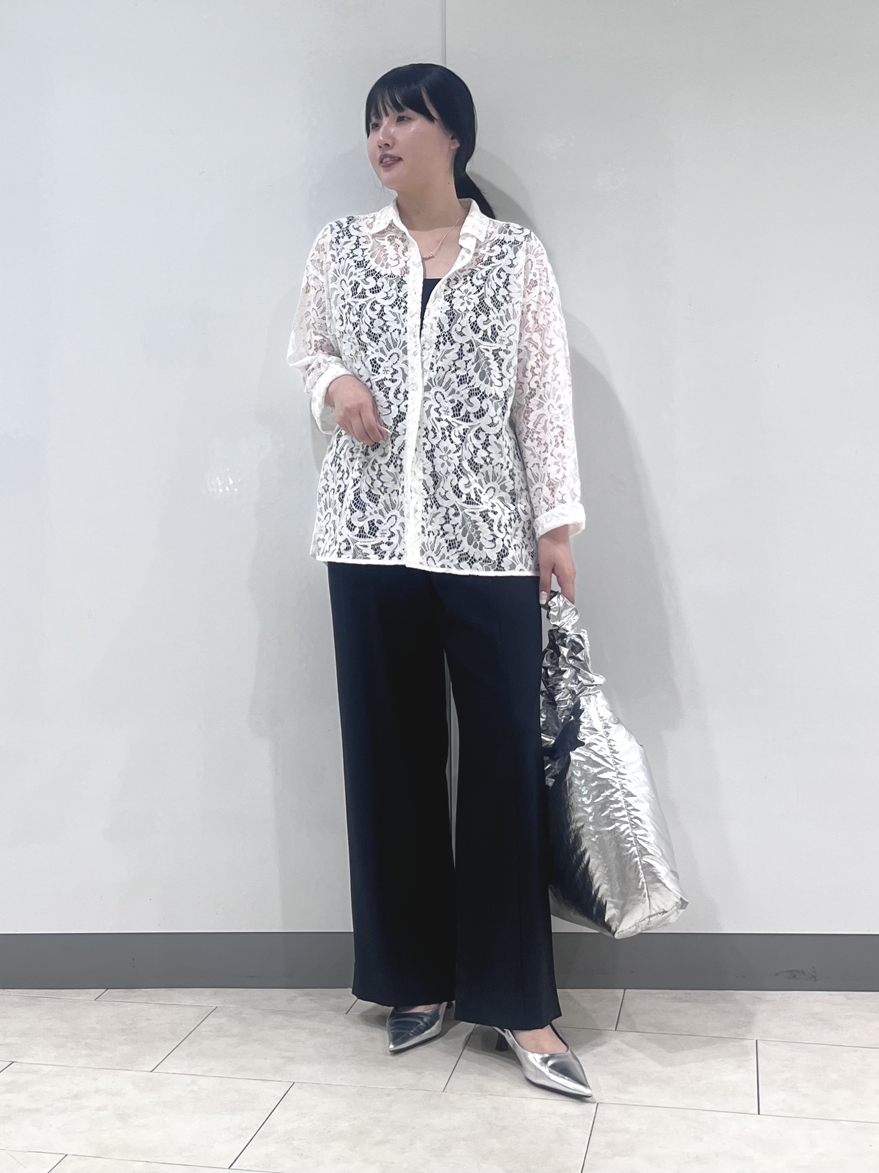 hasuさんの「INDIVI｜【洗える／トレンド】大人レースシャツ」を使ったコーディネート