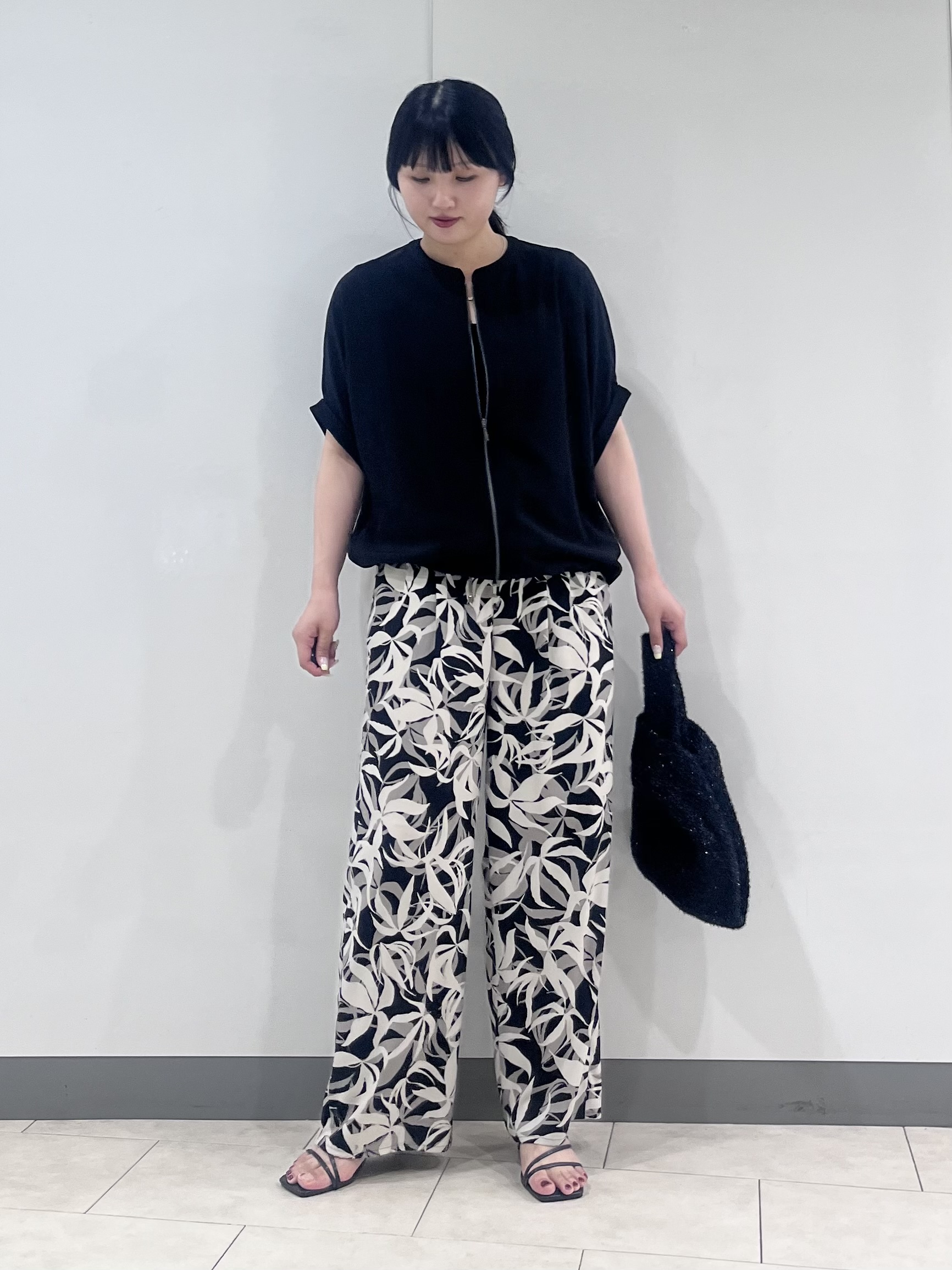 hasuさんの「INDIVI｜【秋羽織り/着る日傘】ドルマンフォルムブルゾン」を使ったコーディネート