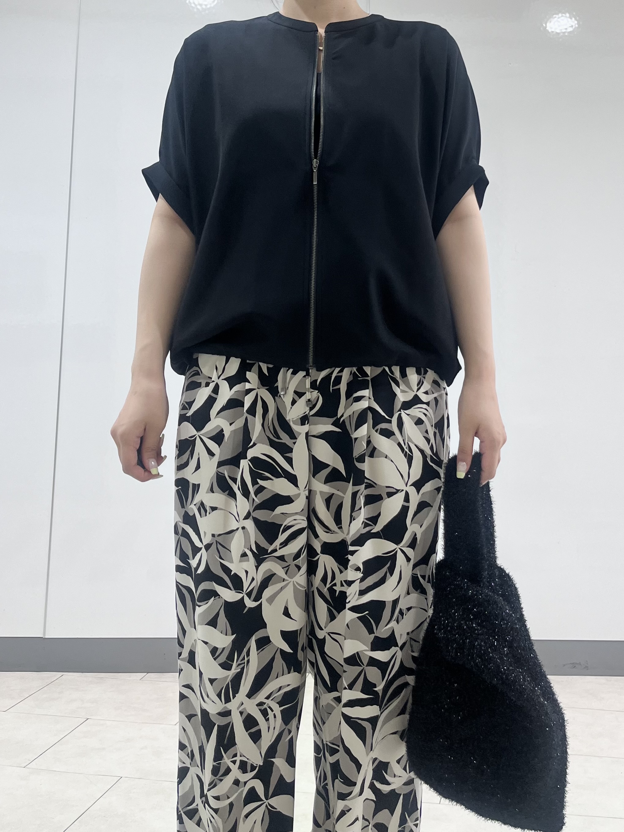 hasuさんの「INDIVI｜【秋羽織り/着る日傘】ドルマンフォルムブルゾン」を使ったコーディネート