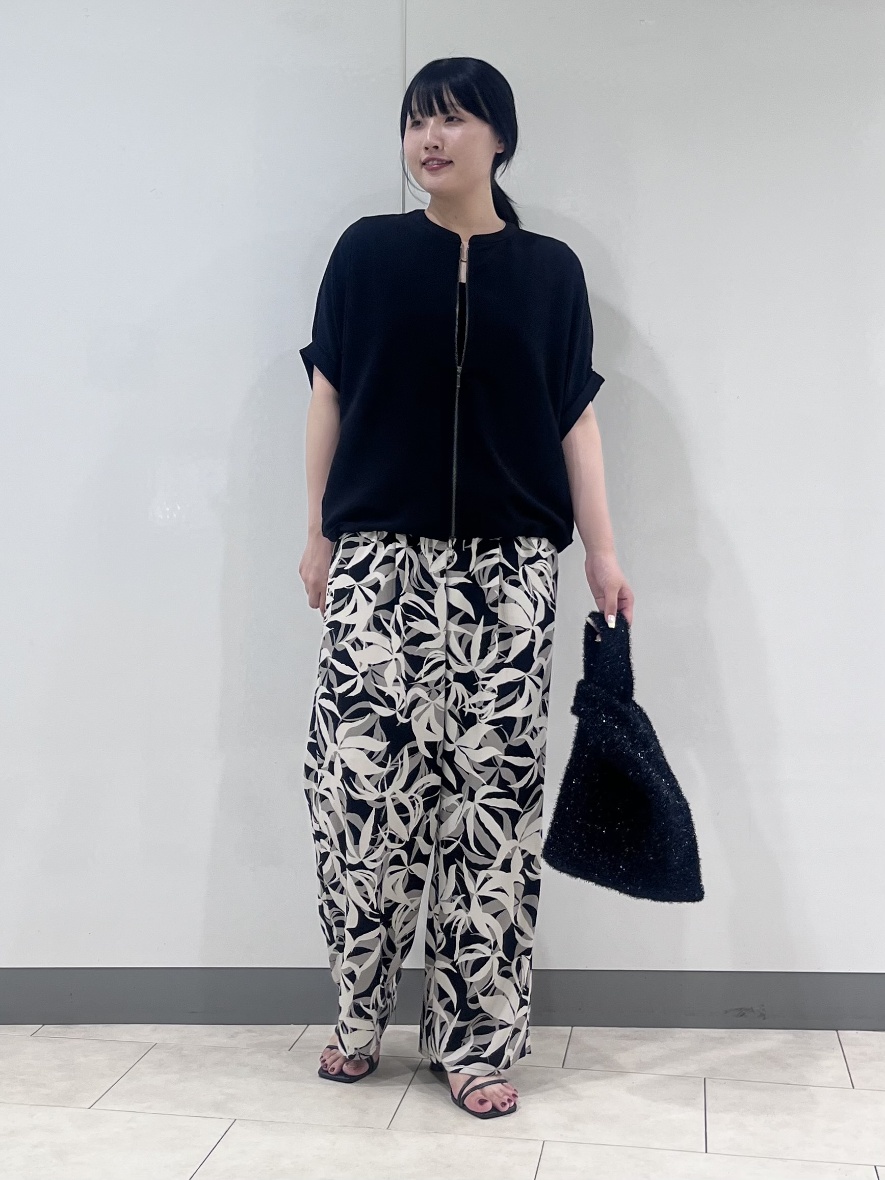 hasuさんの「INDIVI｜【秋羽織り/着る日傘】ドルマンフォルムブルゾン」を使ったコーディネート