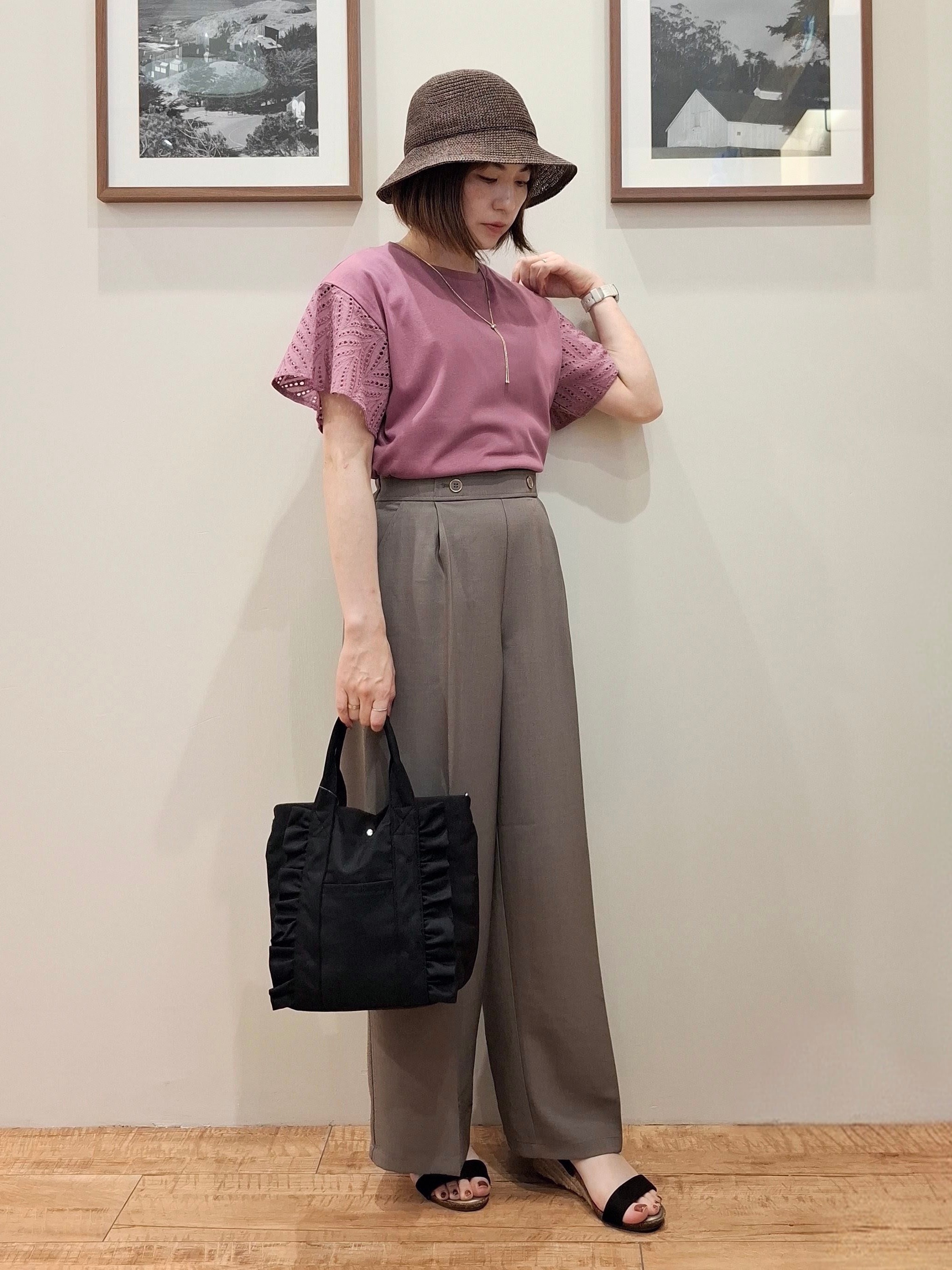 まあるさんの「SHOO･LA･RUE｜【S-LL/洗濯機可/体型カバー】汗じみが気になりにくい お袖レースフレアTシャツ」を使ったコーディネート