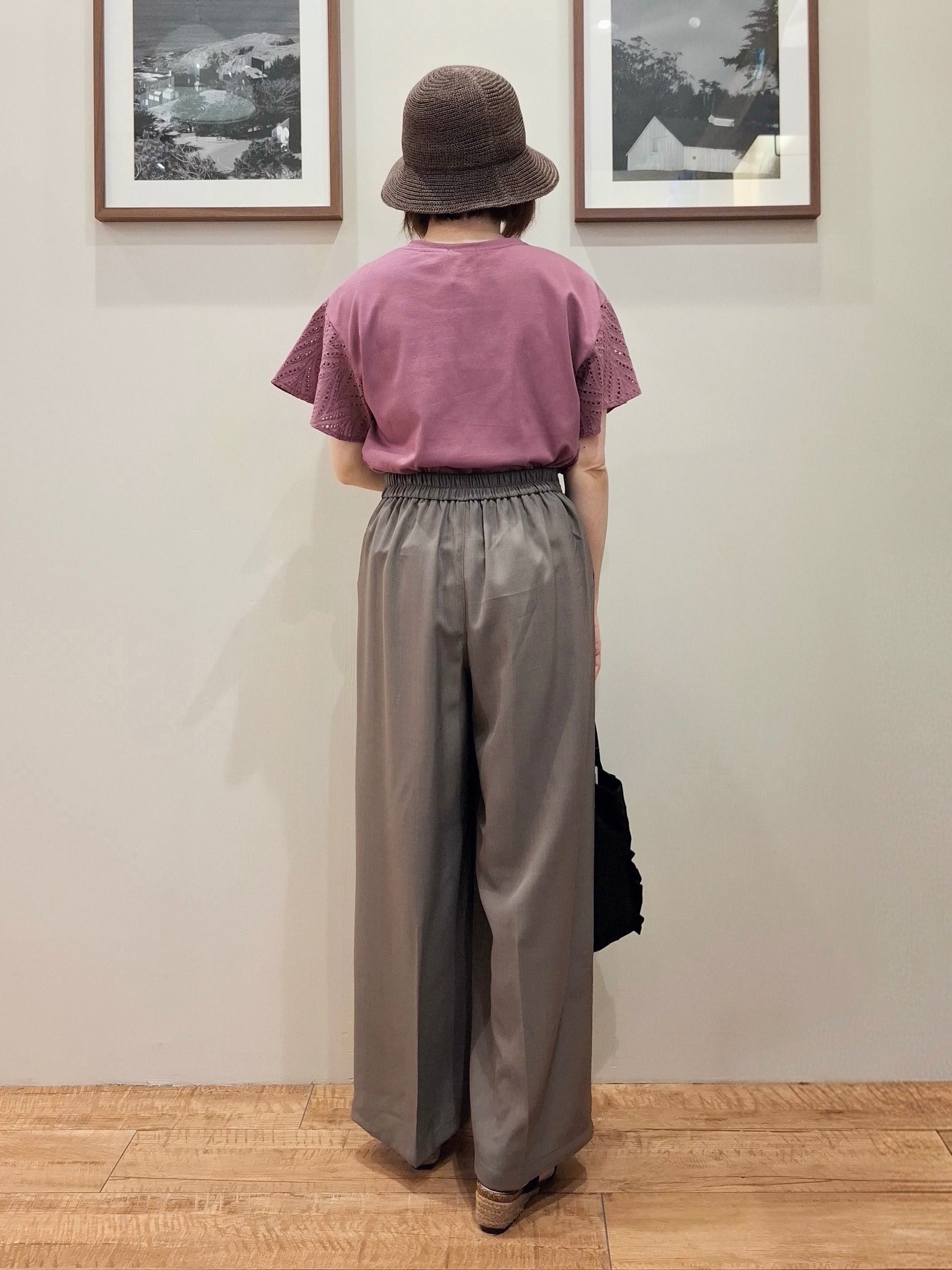 まあるさんの「SHOO･LA･RUE｜【S-LL/洗濯機可/体型カバー】汗じみが気になりにくい お袖レースフレアTシャツ」を使ったコーディネート