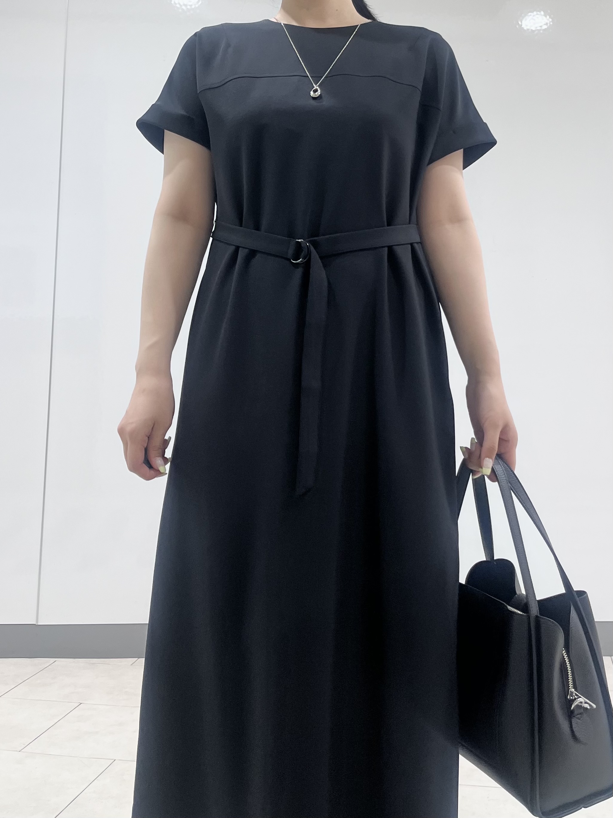 hasuさんの「INDIVI｜【華奢見え】ベルト付きナローワンピース」を使ったコーディネート