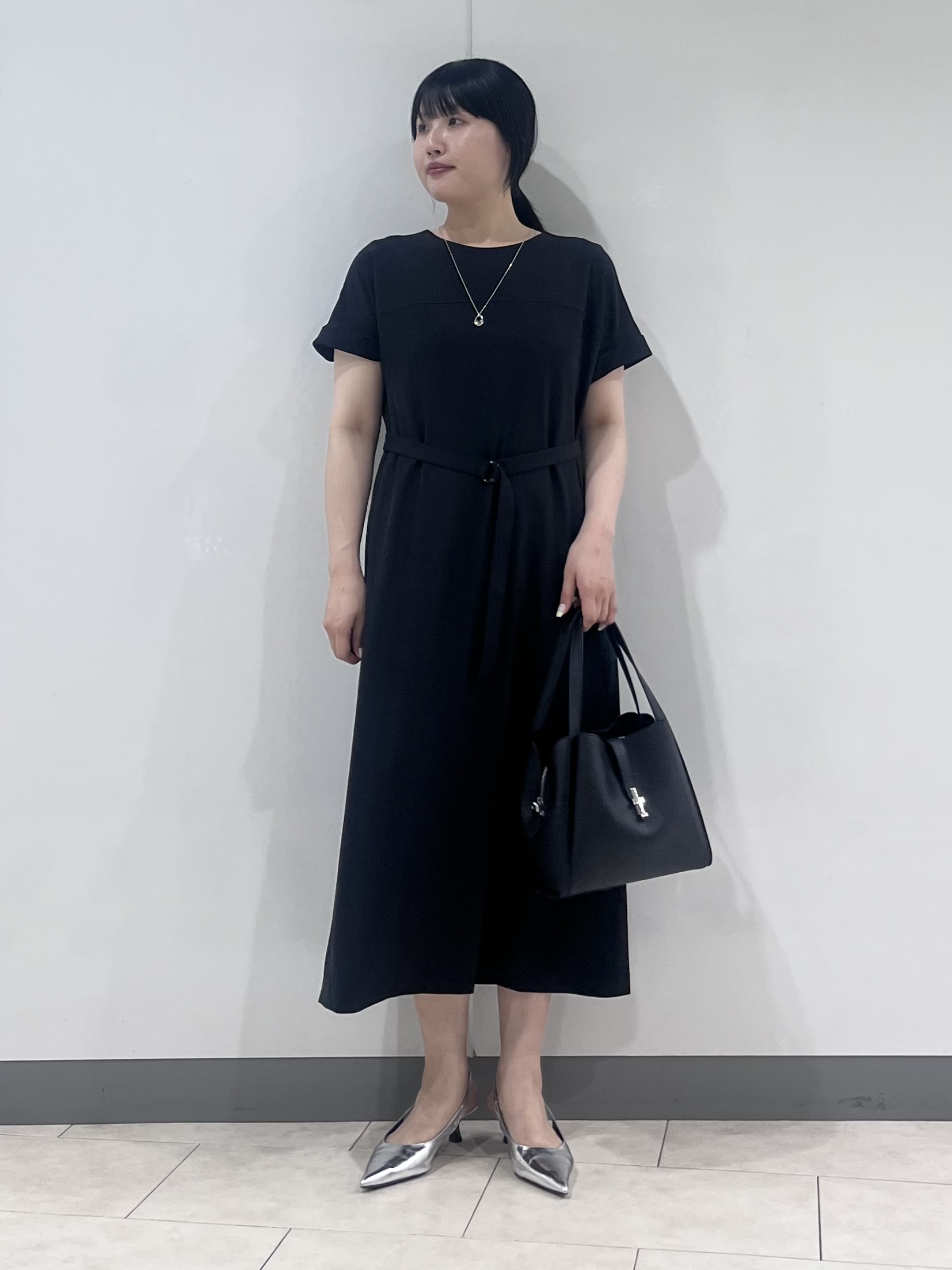 hasuさんの「INDIVI｜【華奢見え】ベルト付きナローワンピース」を使ったコーディネート
