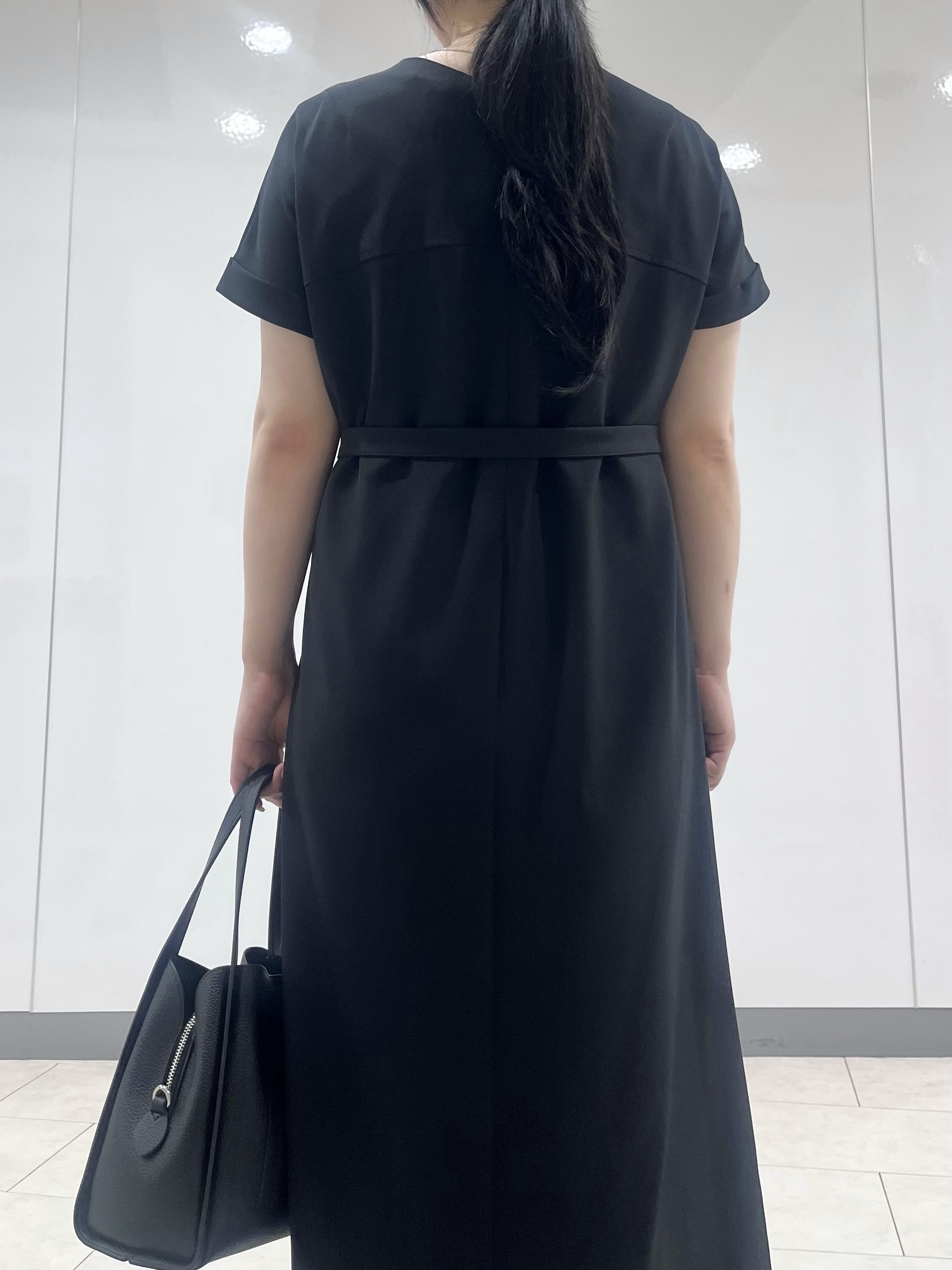 hasuさんの「INDIVI｜【華奢見え】ベルト付きナローワンピース」を使ったコーディネート