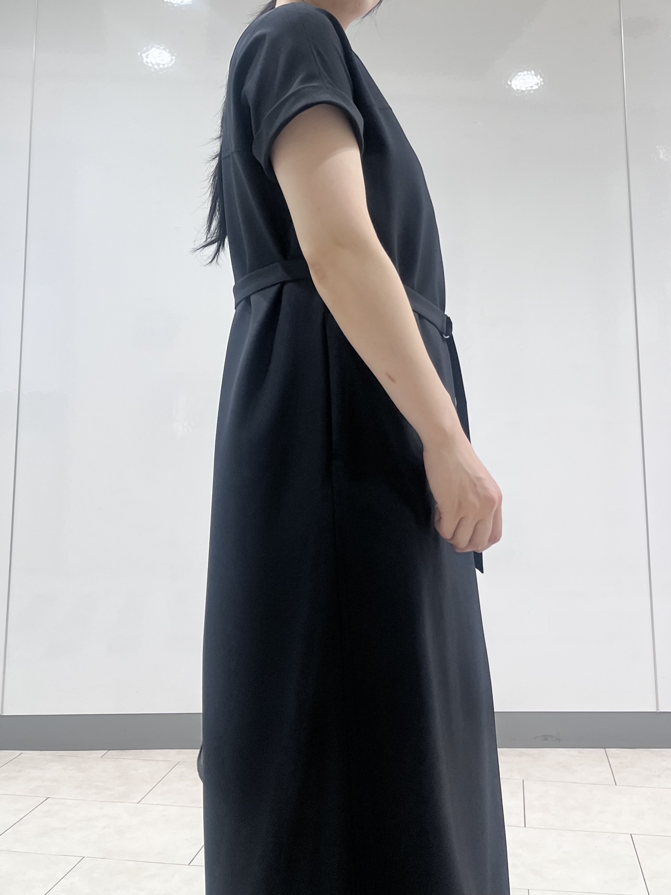hasuさんの「INDIVI｜【華奢見え】ベルト付きナローワンピース」を使ったコーディネート
