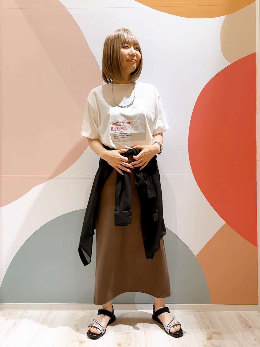 長男さんの「SHOO･LA･RUE｜【S-LL/洗濯機可】選べる4柄　デイリー使いにぴったりな 大人の頼れるTシャツ」を使ったコーディネート