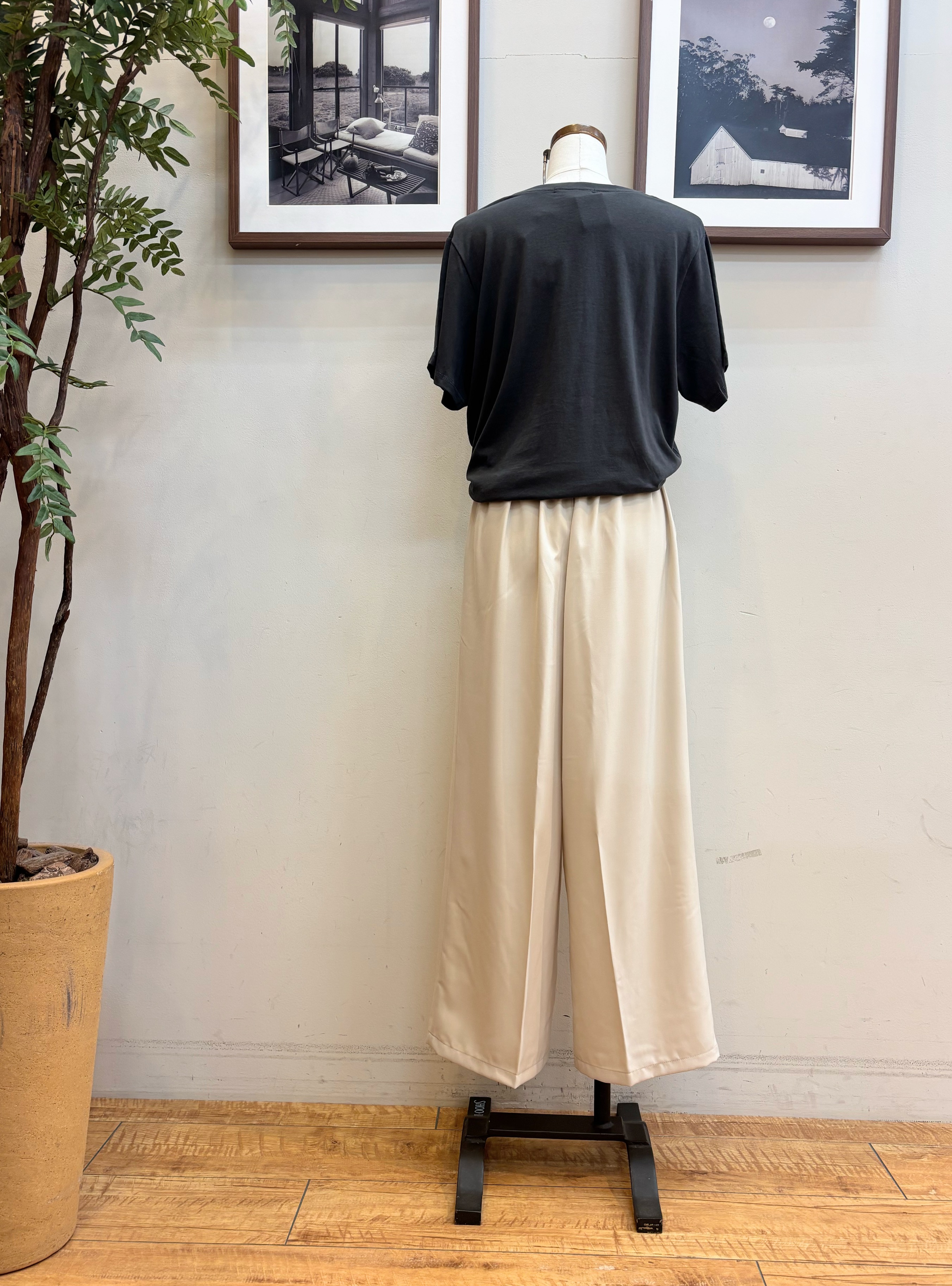 maiさんの「SHOO･LA･RUE｜【S-LL/洗濯機可】大人のベーシックカラープリントTシャツ」を使ったコーディネート