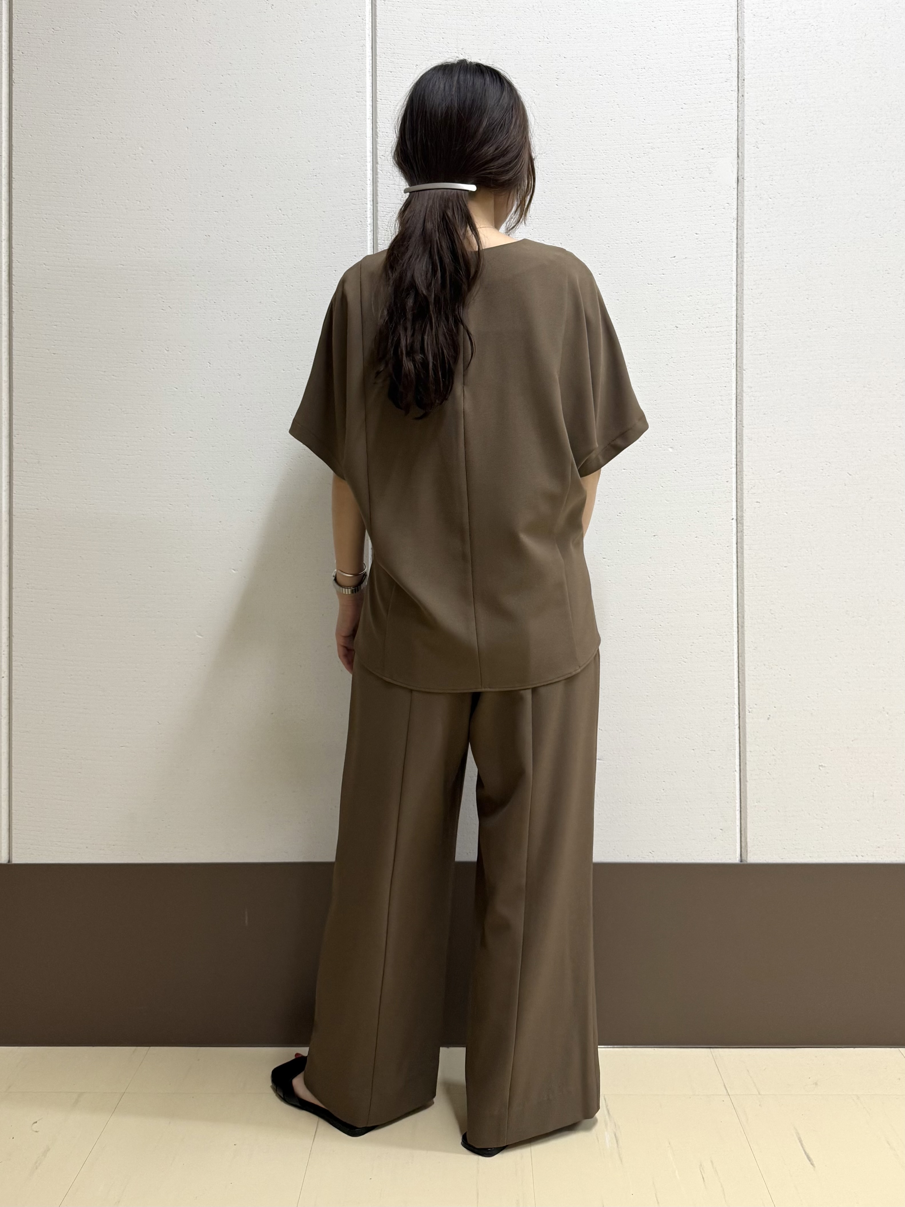 mamiさんの「INDIVI｜【初秋/防シワ/着る日傘】イージーワイドパンツ」を使ったコーディネート