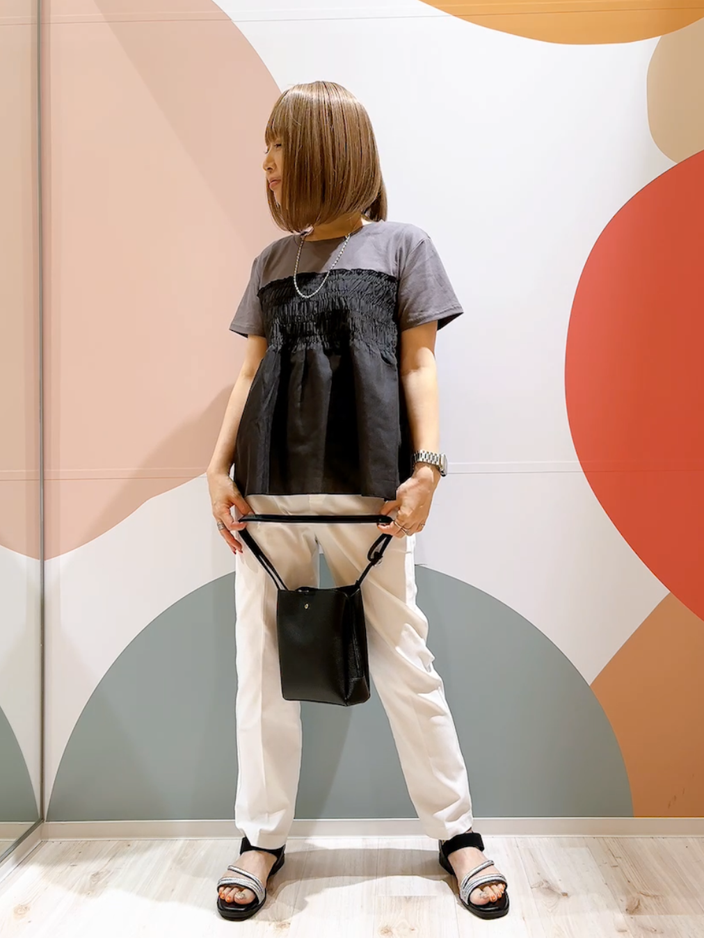 長男さんの「SHOO･LA･RUE｜【S-LL/洗濯機可/体型カバー】インせずサマ見え ビスチェ風異素材ドッキングTシャツ」を使ったコーディネート