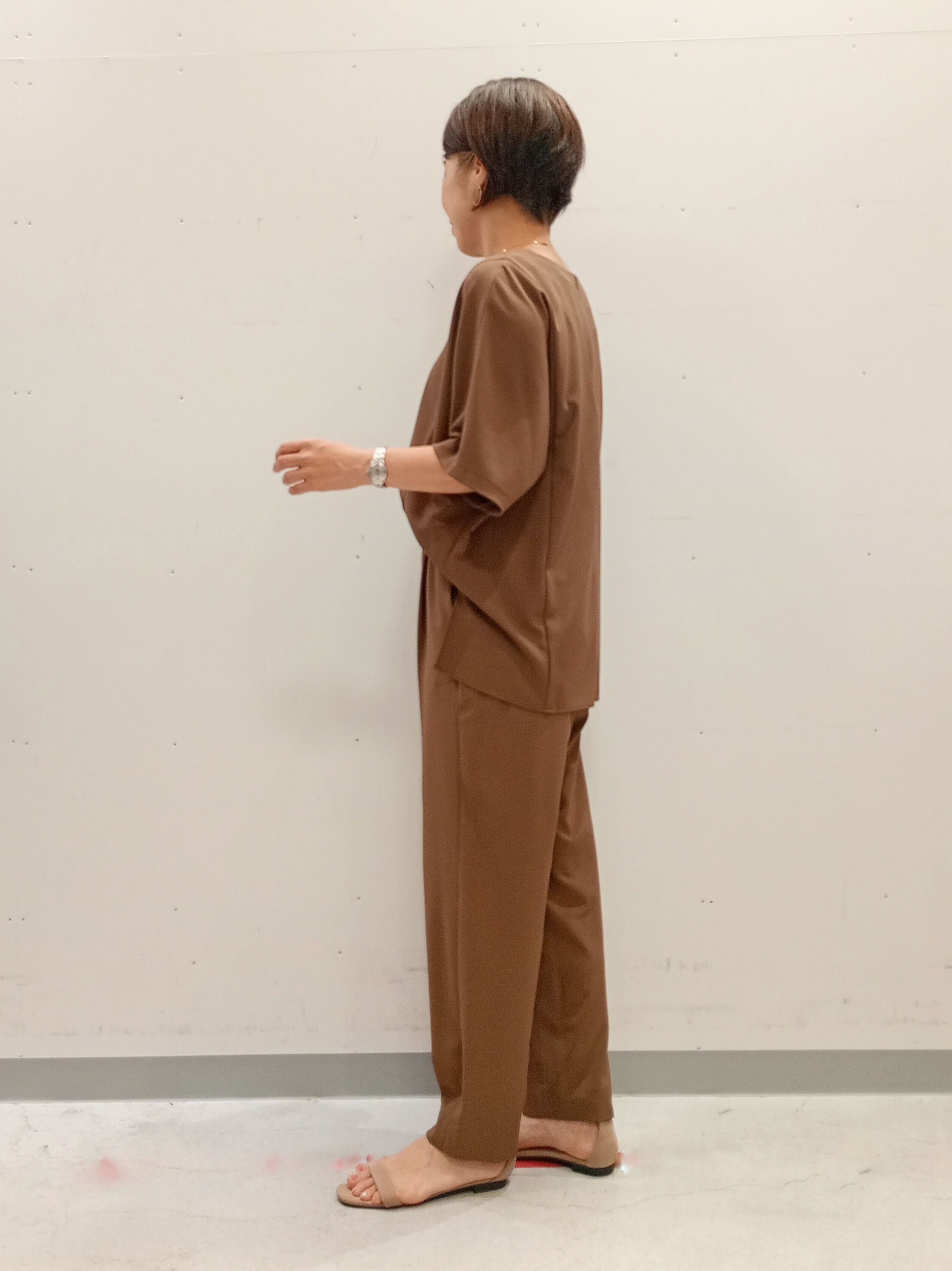 Kさんの「INDIVI｜【体型＆二の腕カバー/着る日傘】ドルマントップス」を使ったコーディネート
