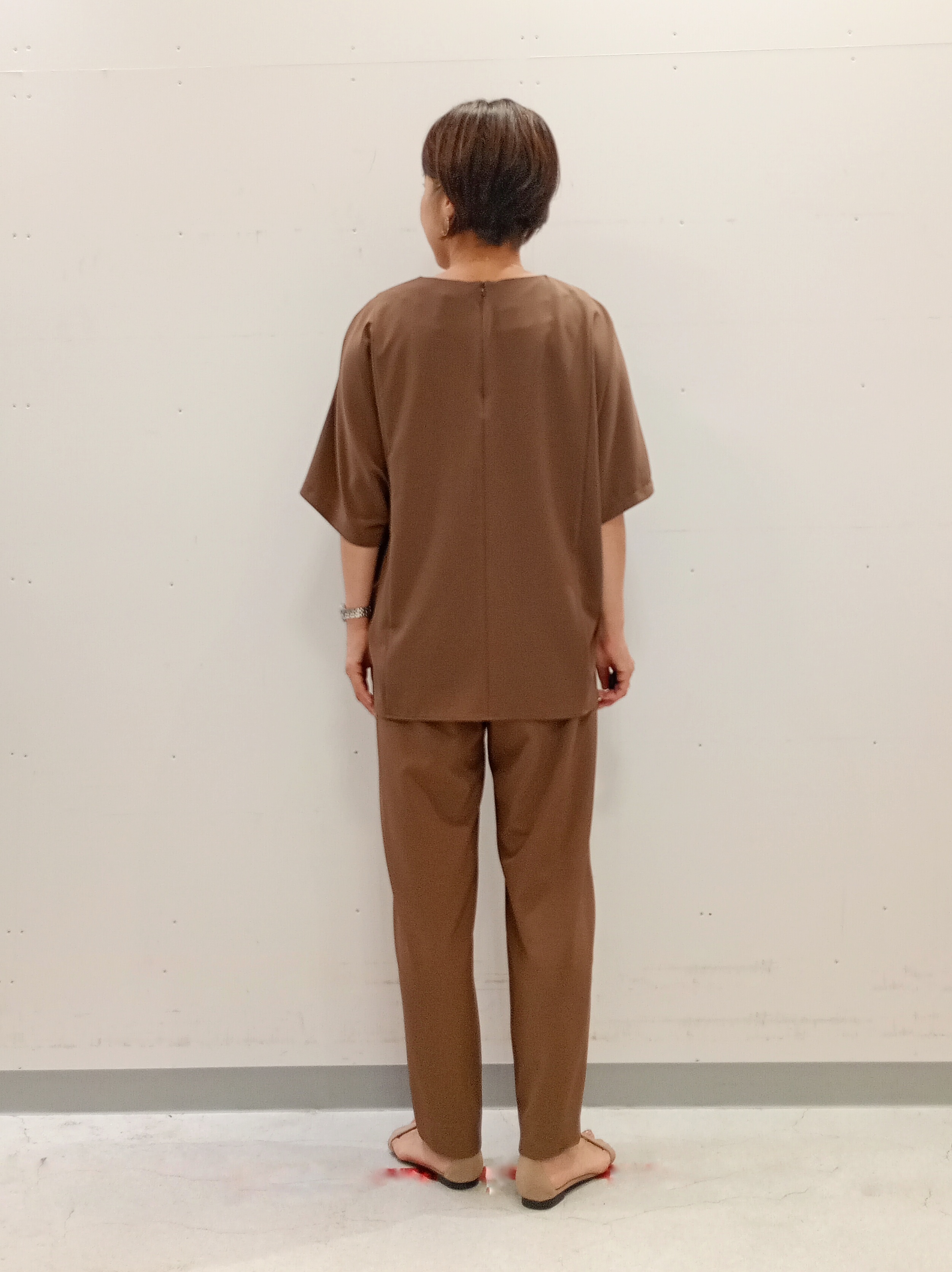 Kさんの「INDIVI｜【体型＆二の腕カバー/着る日傘】ドルマントップス」を使ったコーディネート