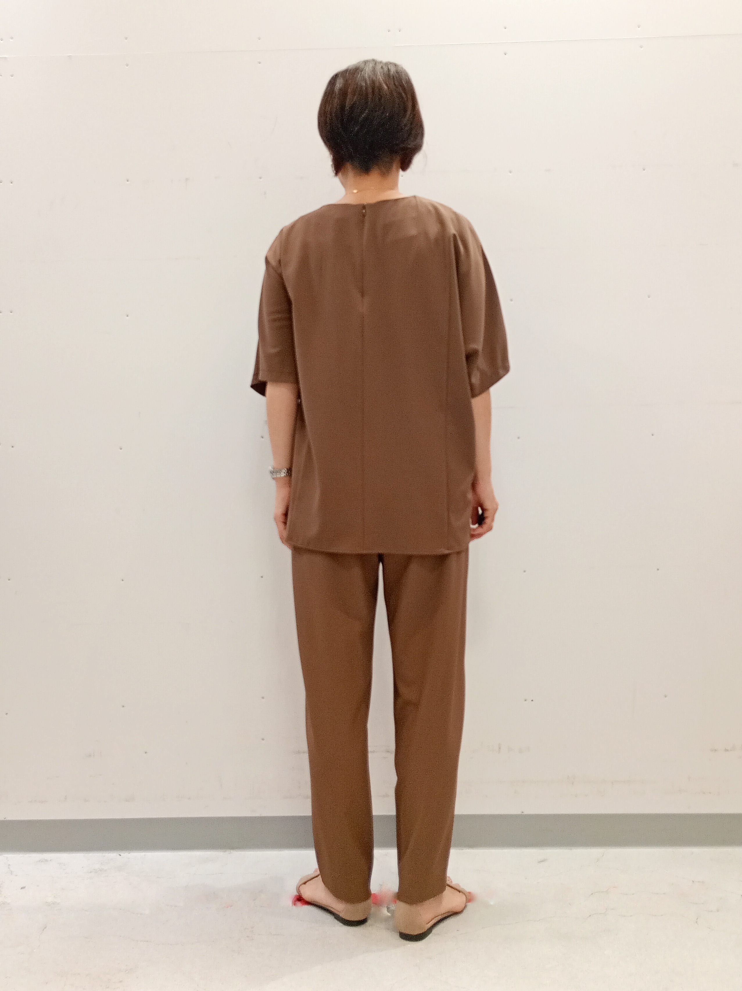 Kさんの「INDIVI｜【体型＆二の腕カバー/着る日傘】ドルマントップス」を使ったコーディネート