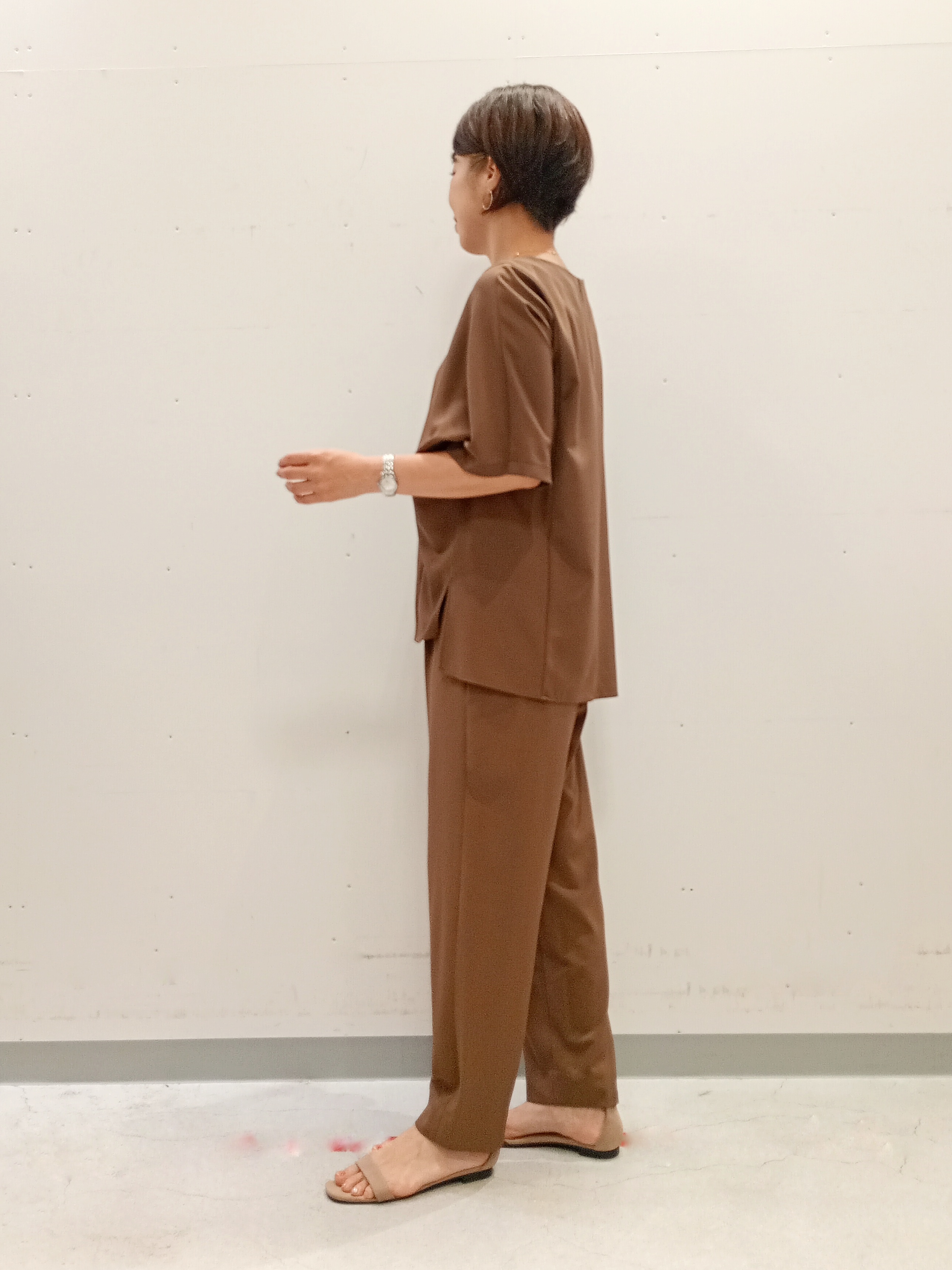 Kさんの「INDIVI｜【体型＆二の腕カバー/着る日傘】ドルマントップス」を使ったコーディネート