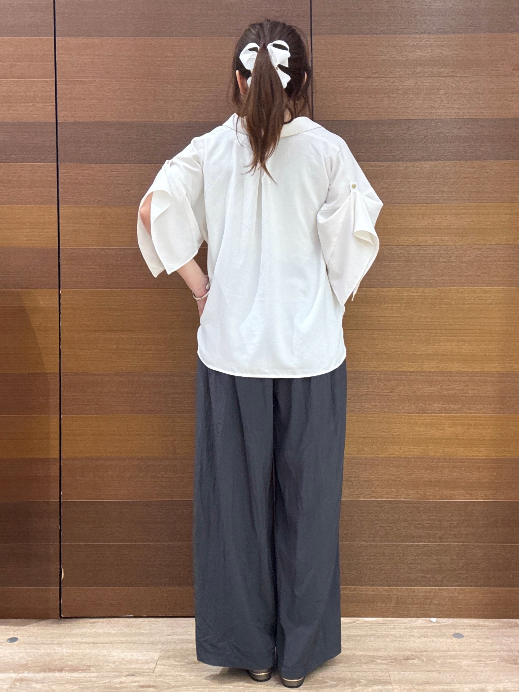 maichiさんの「OPAQUE.CLIP｜【UV／接触冷感／吸水速乾／】タックスリーブスキッパーブラウス《洗濯機OK》」を使ったコーディネート