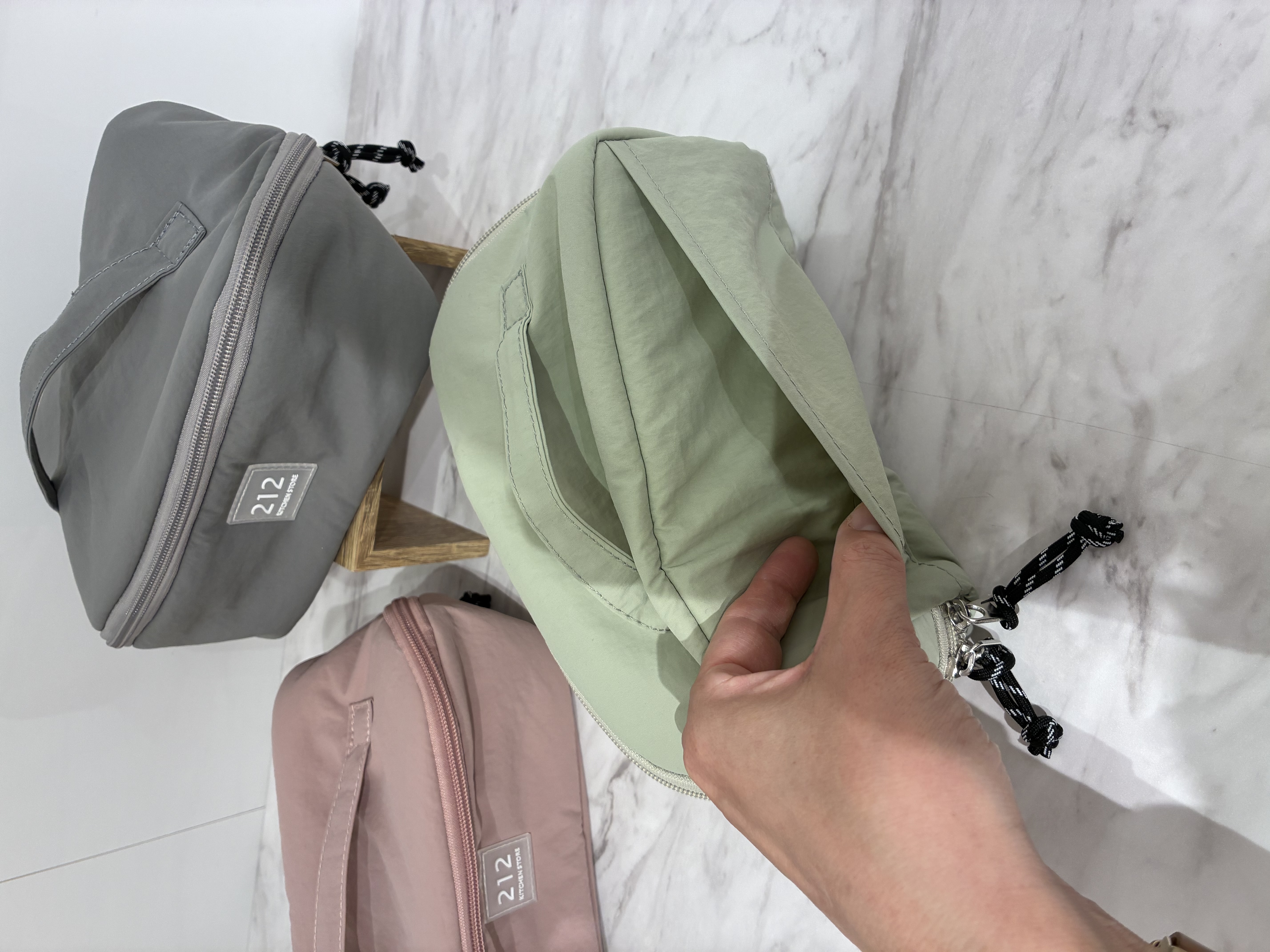 sattoさんの「212 KITCHEN STORE｜ぐるっとジッパーランチバッグ DGY ＜212Kオリジナル＞」を使ったコーディネート