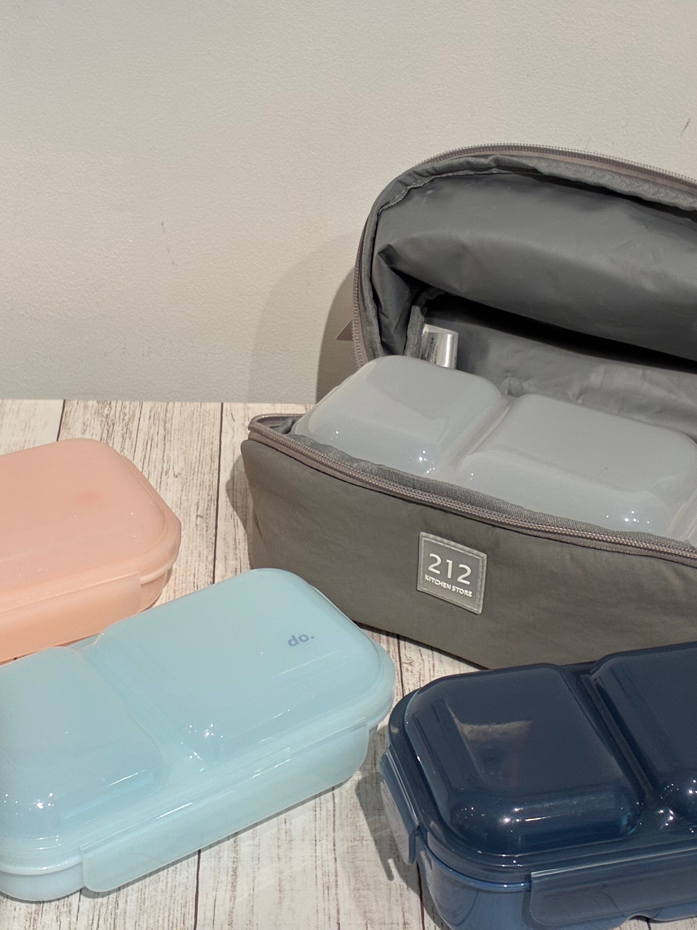 sattoさんの「212 KITCHEN STORE｜ぐるっとジッパーランチバッグ DGY ＜212Kオリジナル＞」を使ったコーディネート