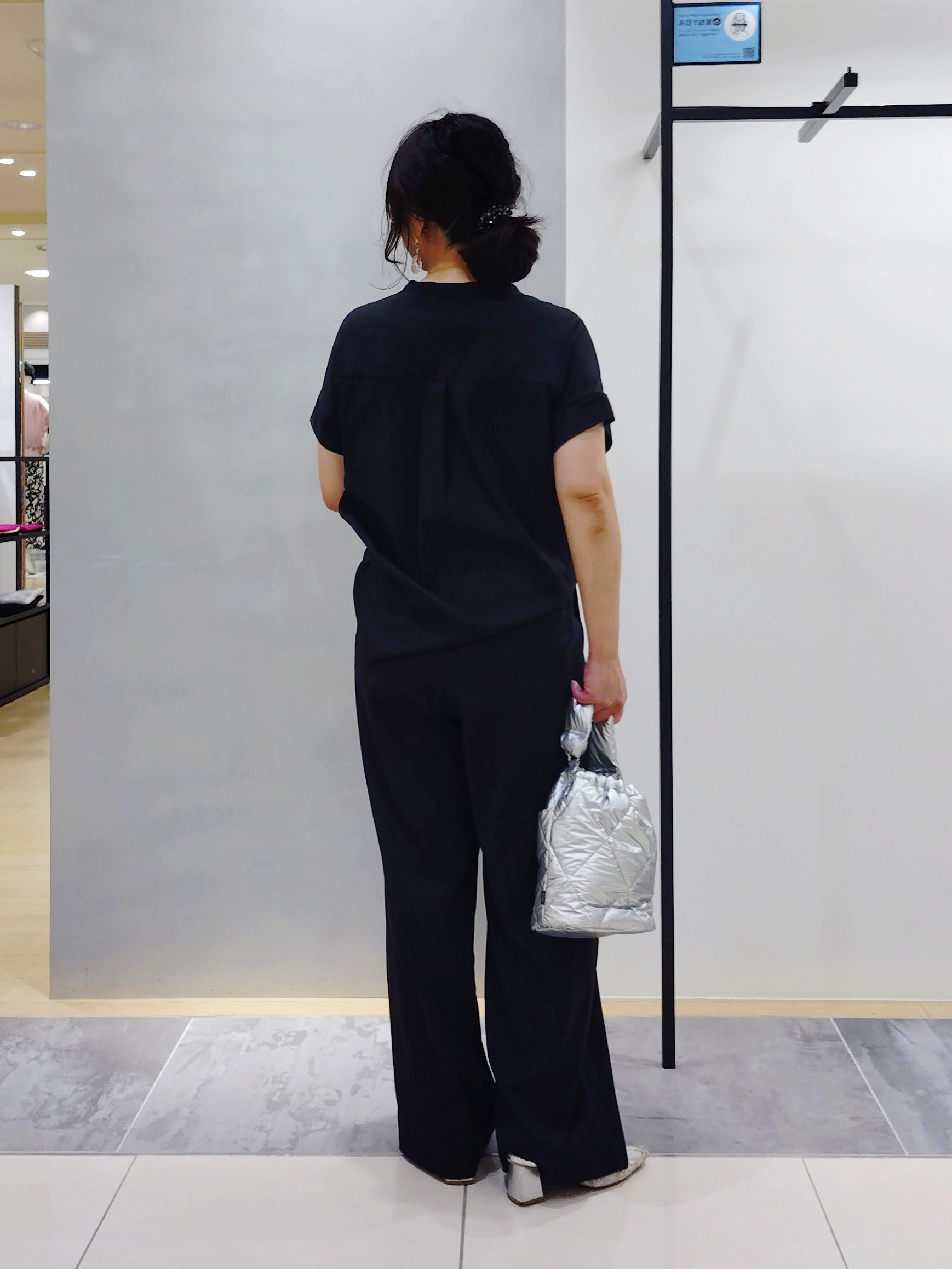 TOMOMIさんの「INDIVI｜【洗える／SETUP可能】スキッパーブラウス」を使ったコーディネート