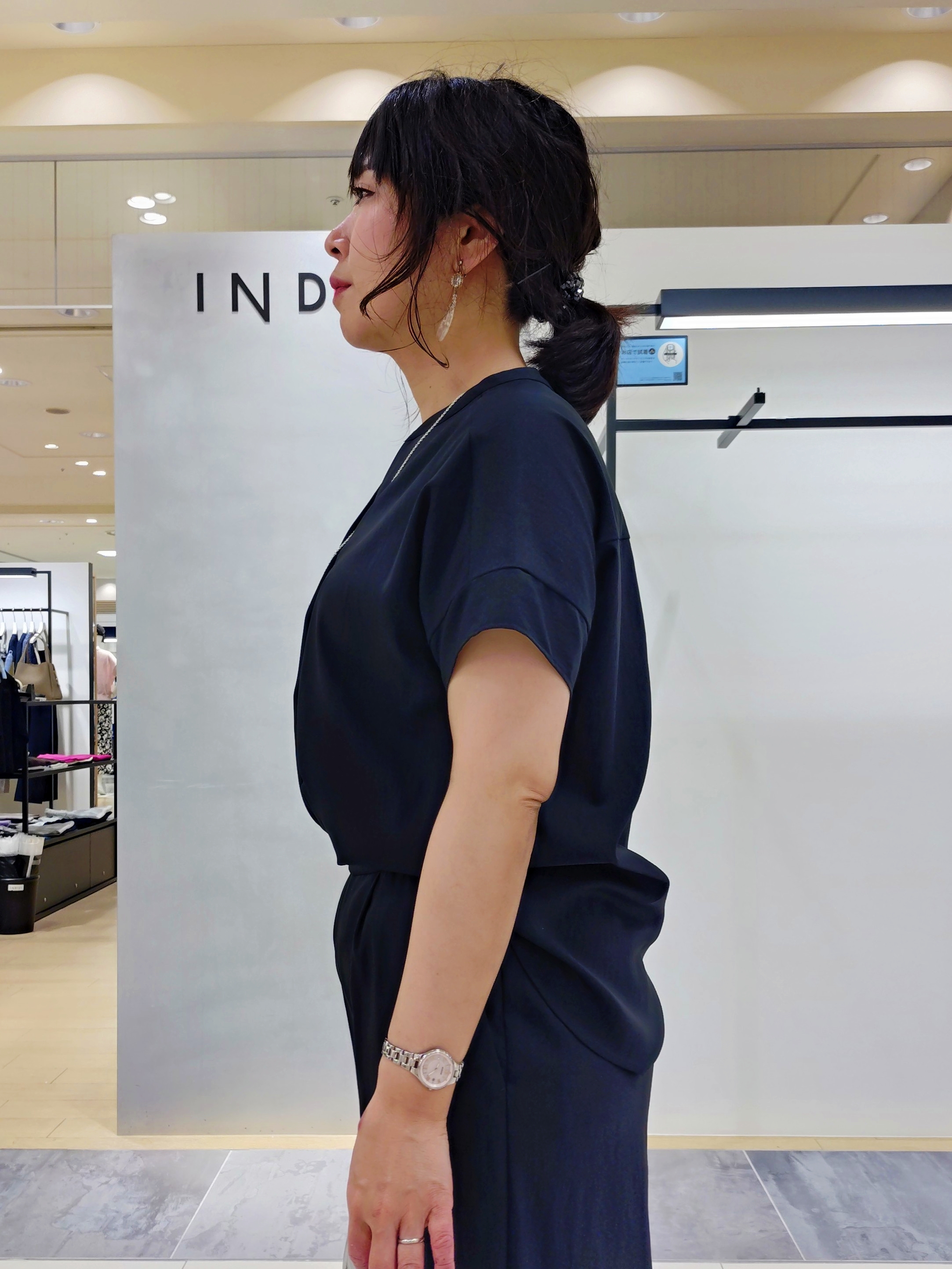 TOMOMIさんの「INDIVI｜【洗える／SETUP可能】スキッパーブラウス」を使ったコーディネート