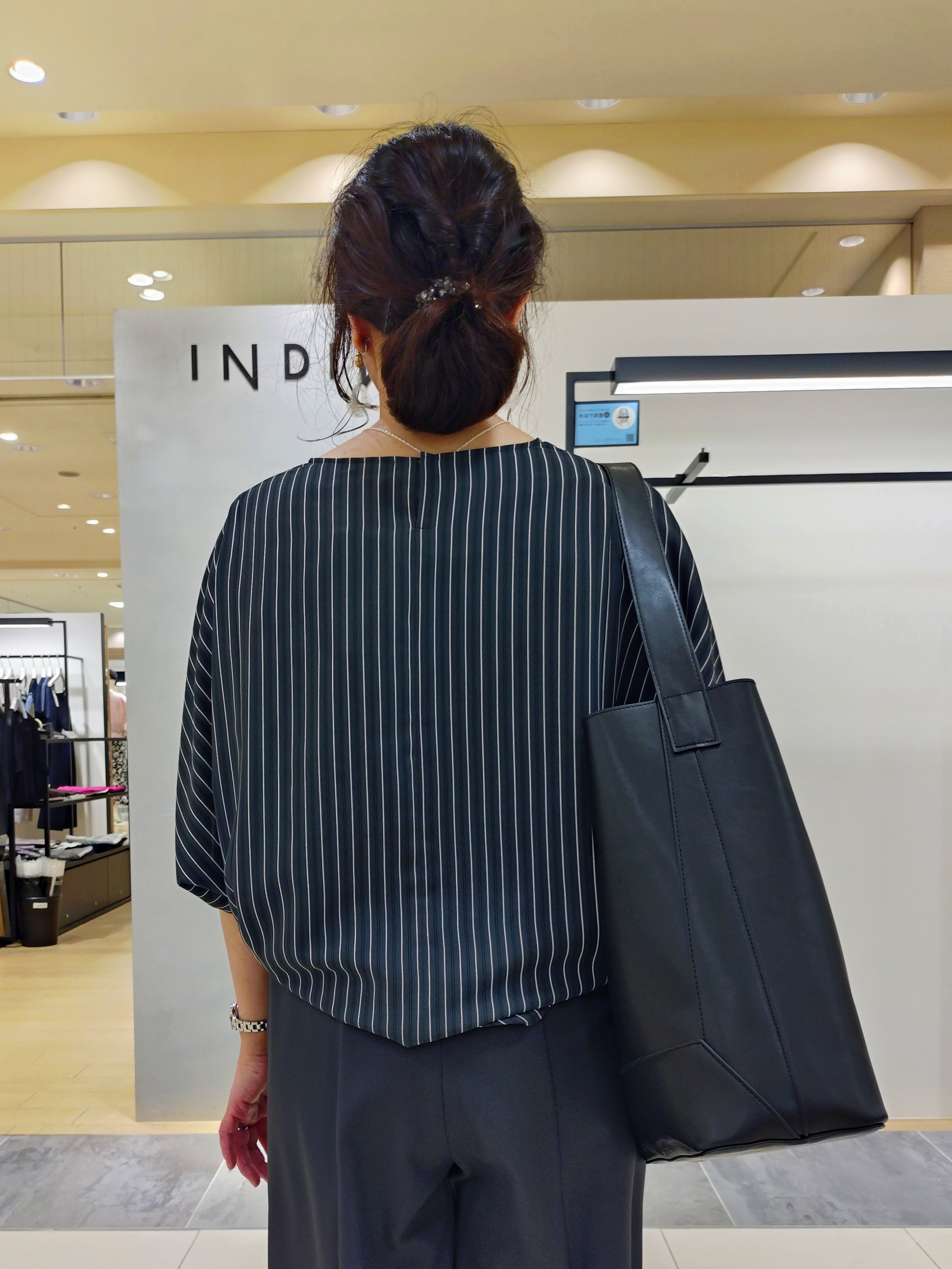TOMOMIさんの「INDIVI｜【初秋/防シワ/着る日傘】イージーワイドパンツ」を使ったコーディネート