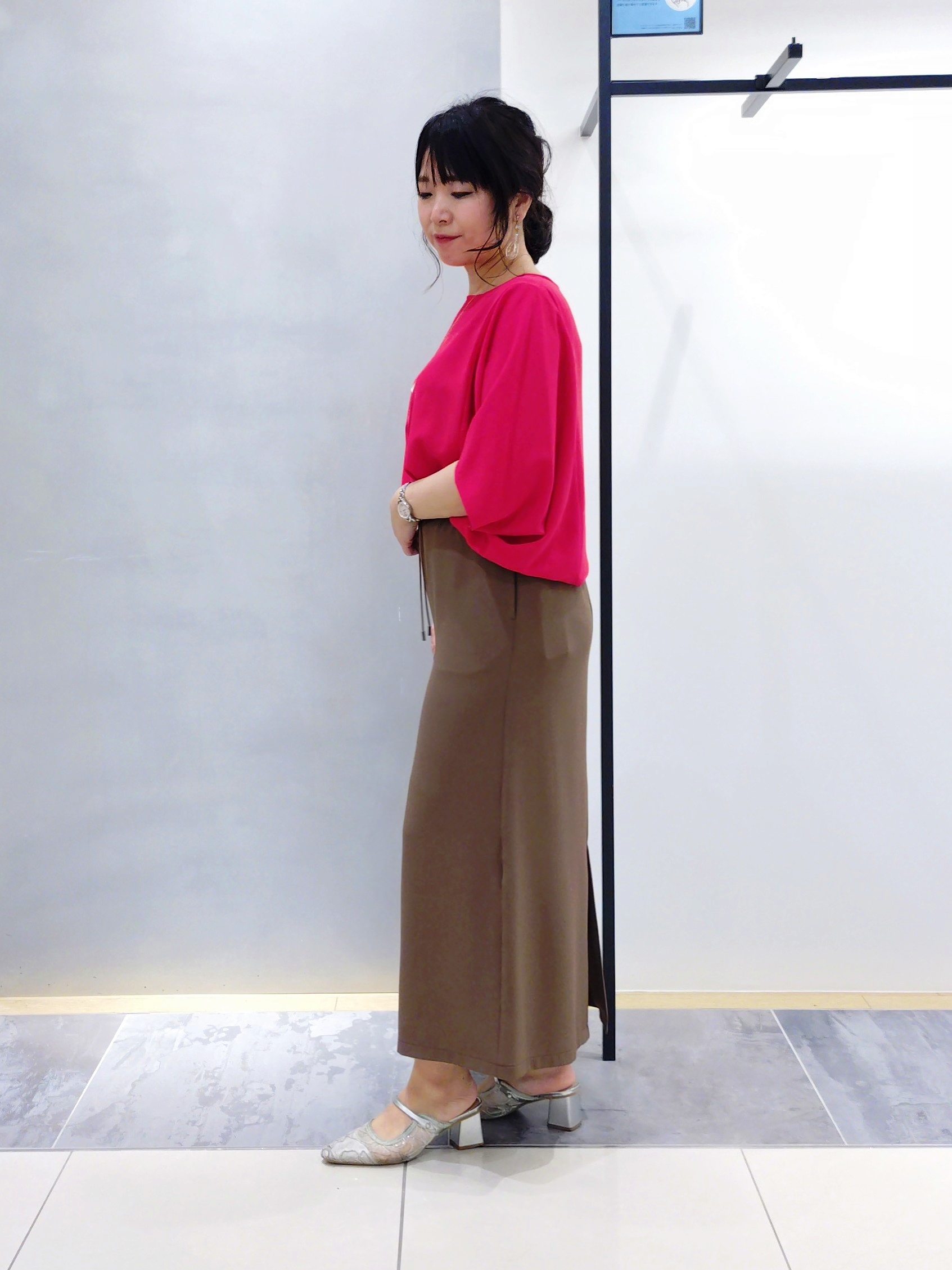 TOMOMIさんの「INDIVI｜【洗える／UVケア】ジョーゼットドルマンブラウス」を使ったコーディネート