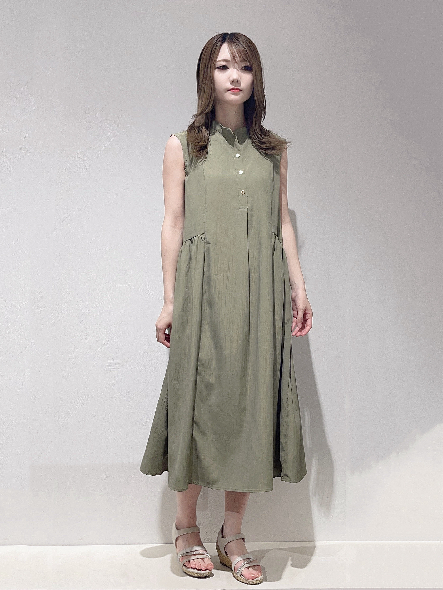 HITOMIさんの「grove｜【低身長さんも選べる着丈・洗濯機◎】テントラインワンピース」を使ったコーディネート