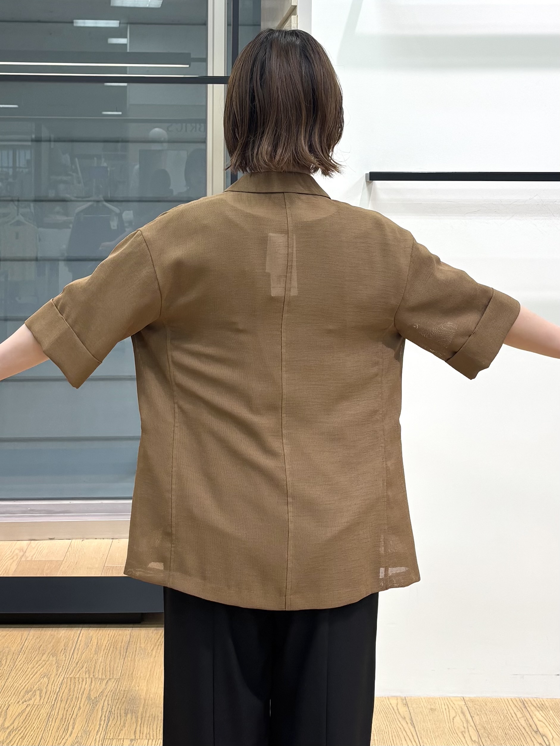 asamiさんの「INDIVI｜【体型＆二の腕カバー/着る日傘】ドルマントップス」を使ったコーディネート
