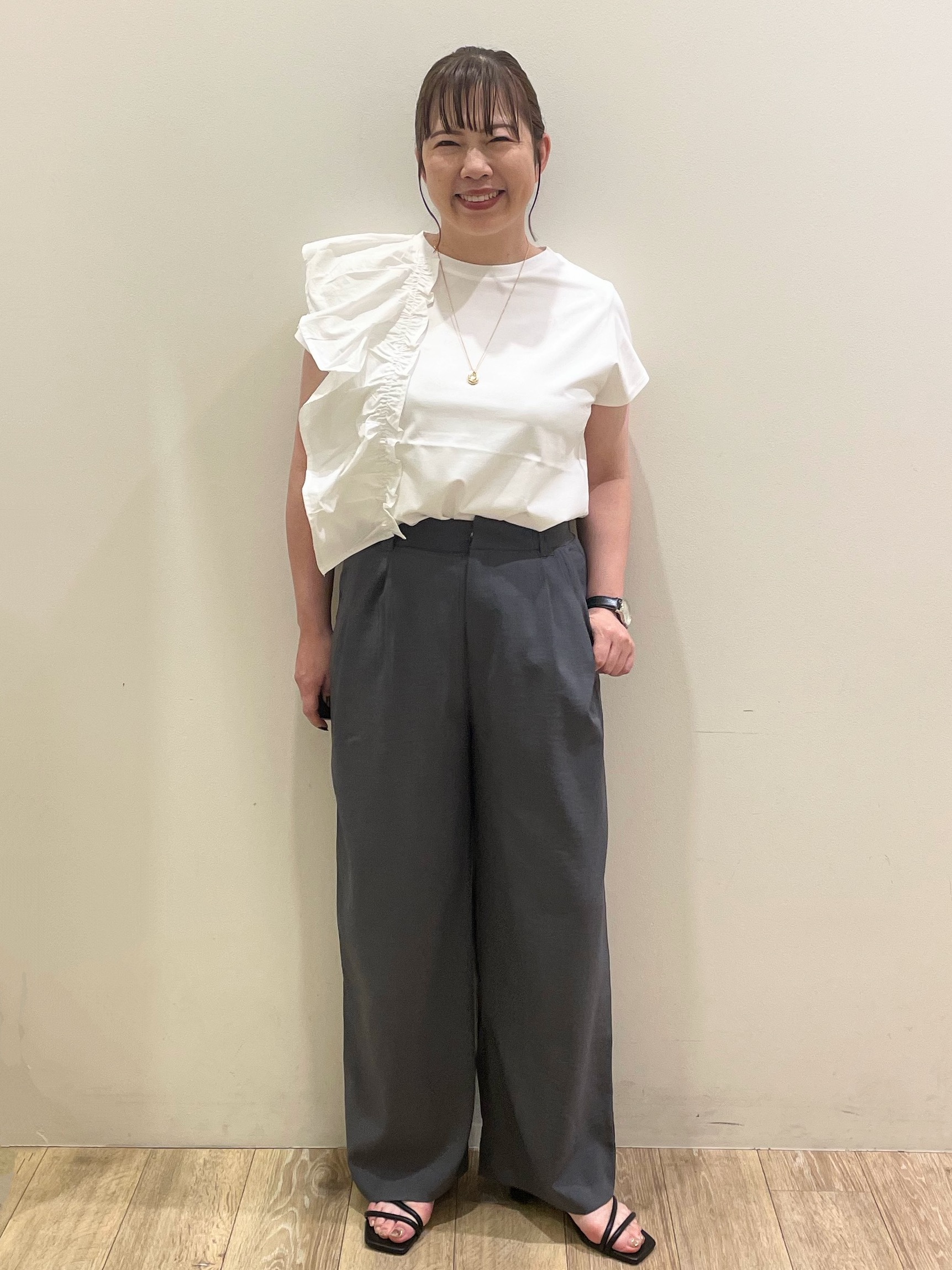 Keiさんの「index｜【UVケア／接触冷感】アシメフリルドッキングカットソー《洗濯機OK》」を使ったコーディネート