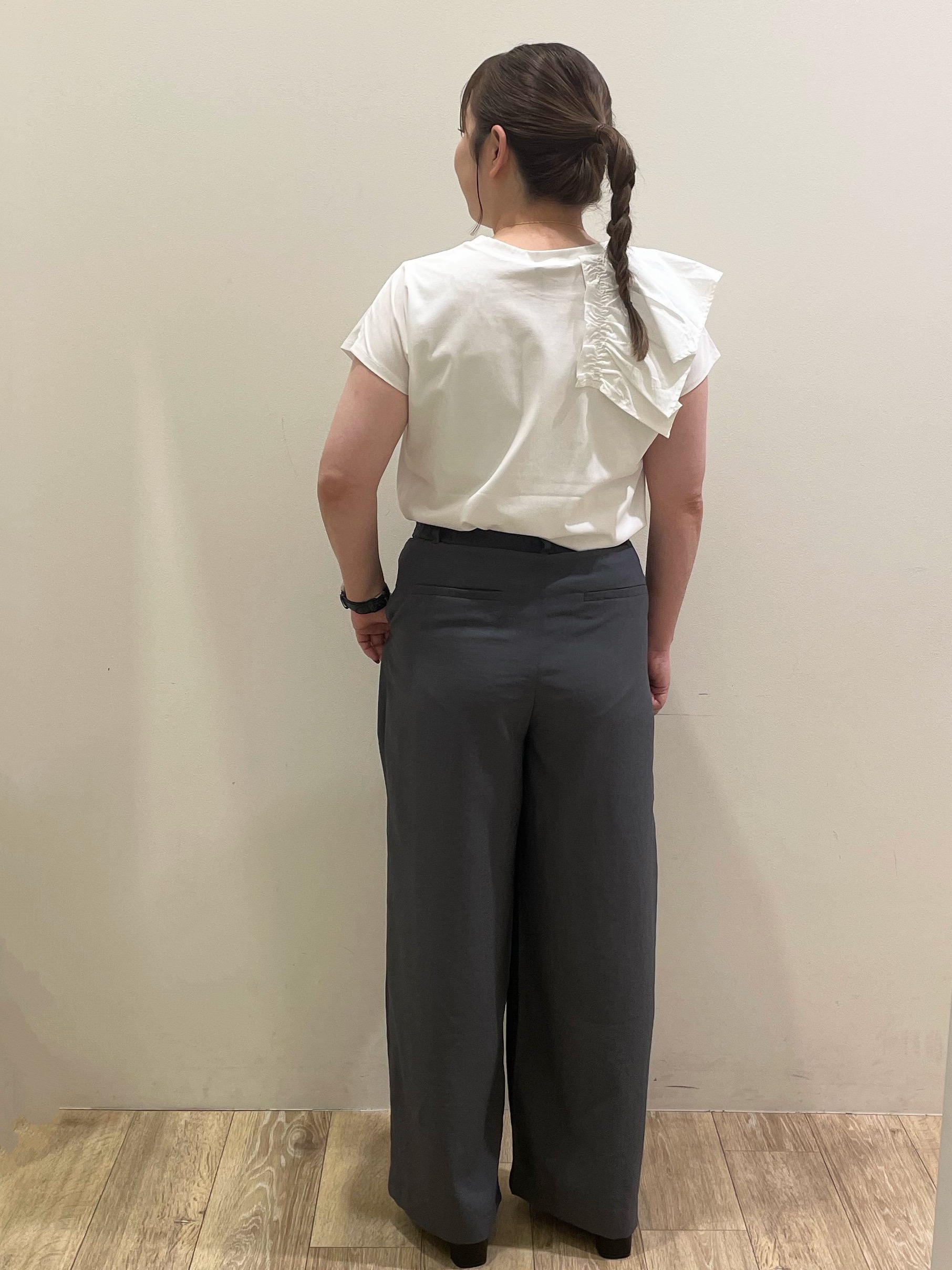 Keiさんの「index｜【UVケア／接触冷感】アシメフリルドッキングカットソー《洗濯機OK》」を使ったコーディネート