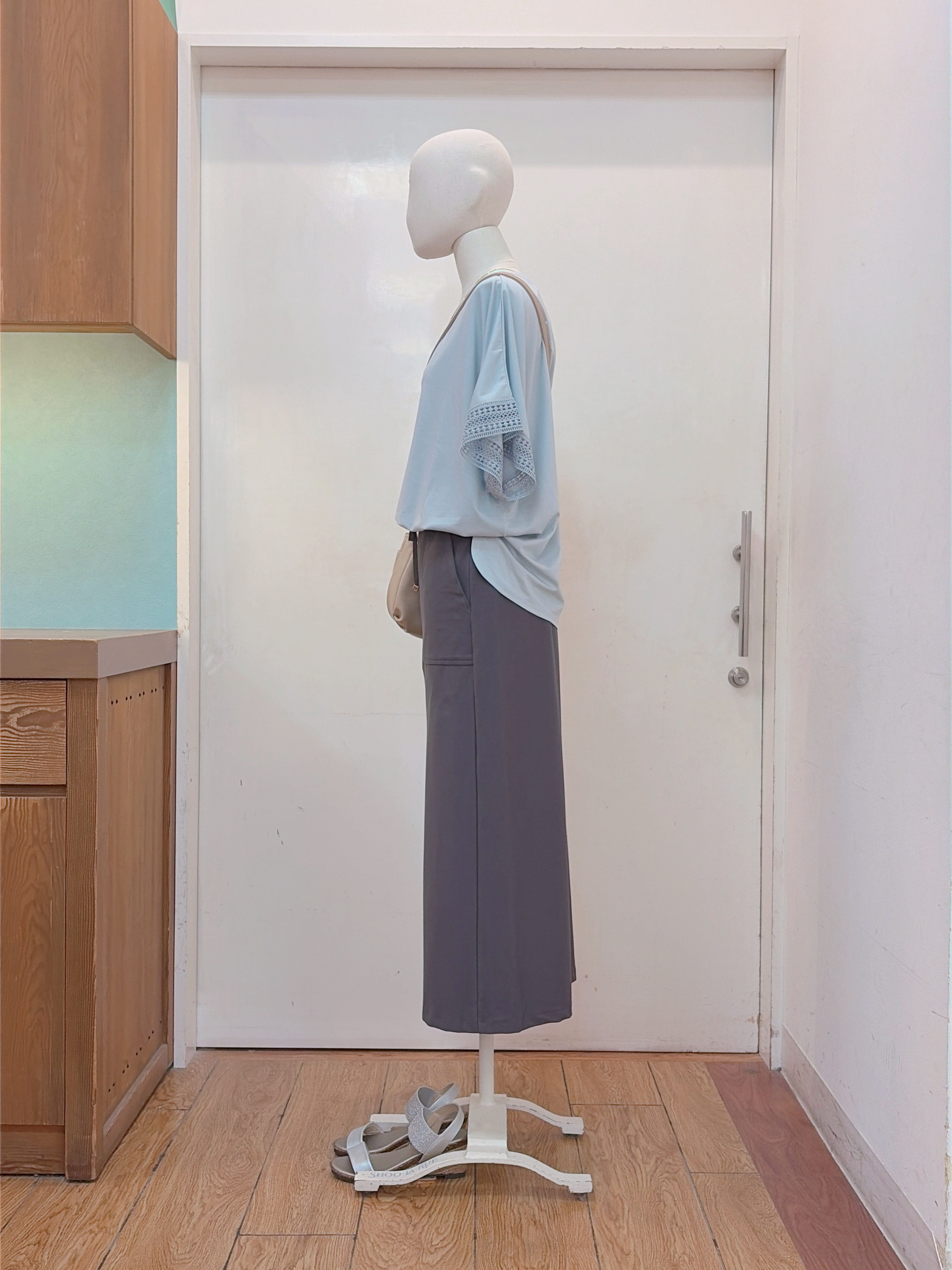 蒼さんの「SHOO･LA･RUE｜【UV/洗濯機可/体型カバー】ヒップ周りが隠せる お袖レースTシャツ」を使ったコーディネート