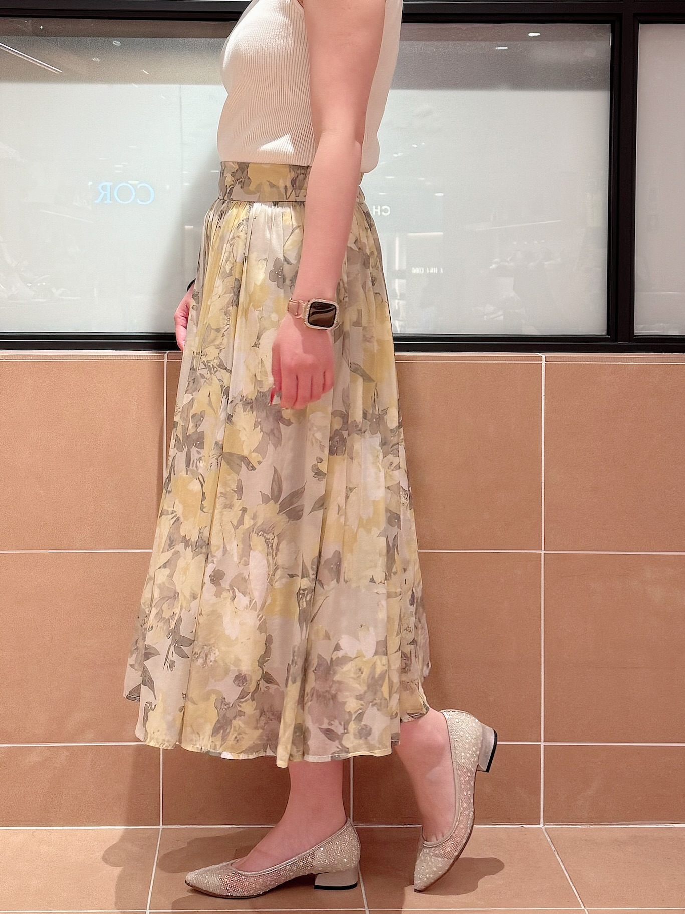 すみれさんの「ESPERANZA｜シャイニーポインテッドパンプス」を使ったコーディネート