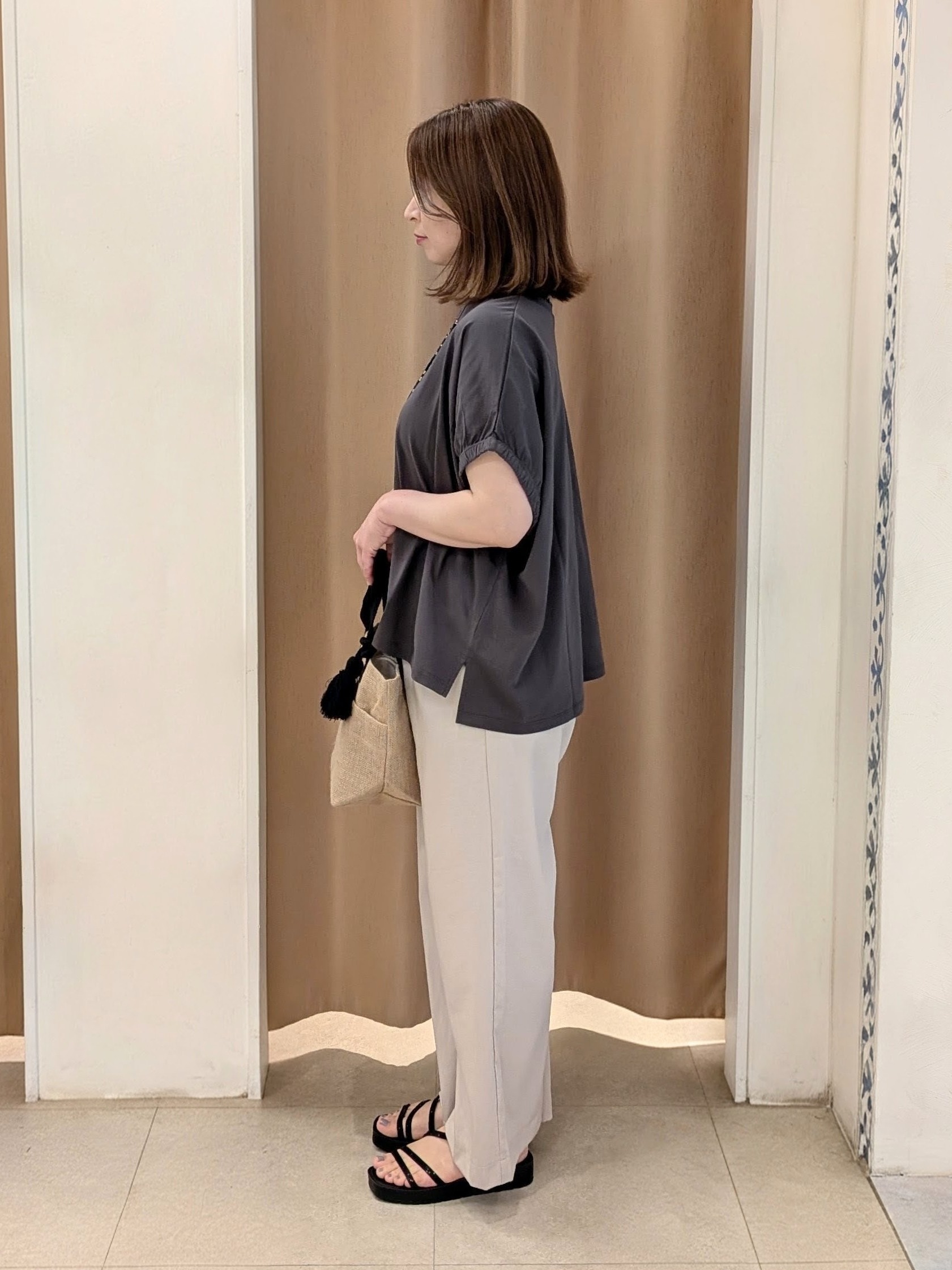 junさんの「SHOO･LA･RUE｜【洗濯機可】シンプルにこなれて見せる お袖ギャザードルマンTシャツ」を使ったコーディネート