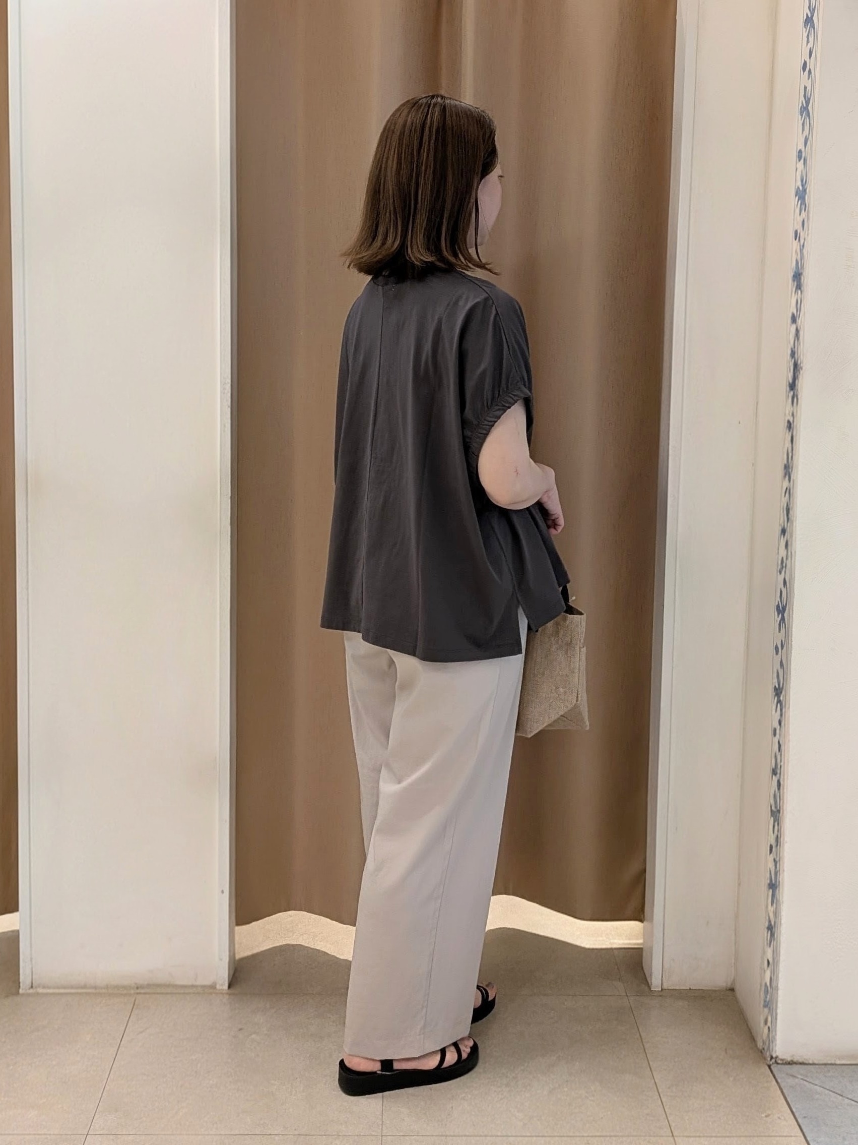 junさんの「SHOO･LA･RUE｜【洗濯機可】シンプルにこなれて見せる お袖ギャザードルマンTシャツ」を使ったコーディネート