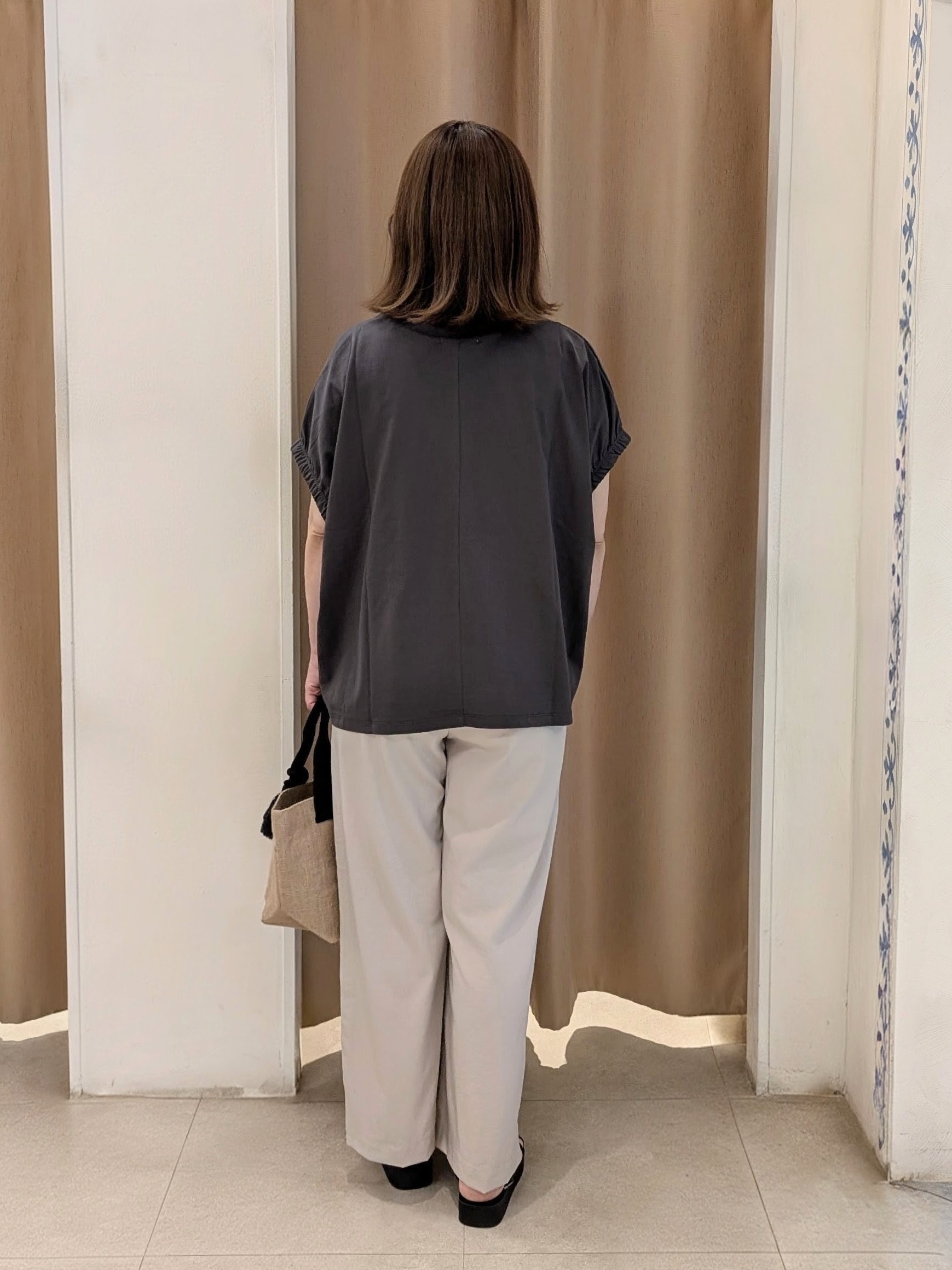 junさんの「SHOO･LA･RUE｜【洗濯機可】シンプルにこなれて見せる お袖ギャザードルマンTシャツ」を使ったコーディネート