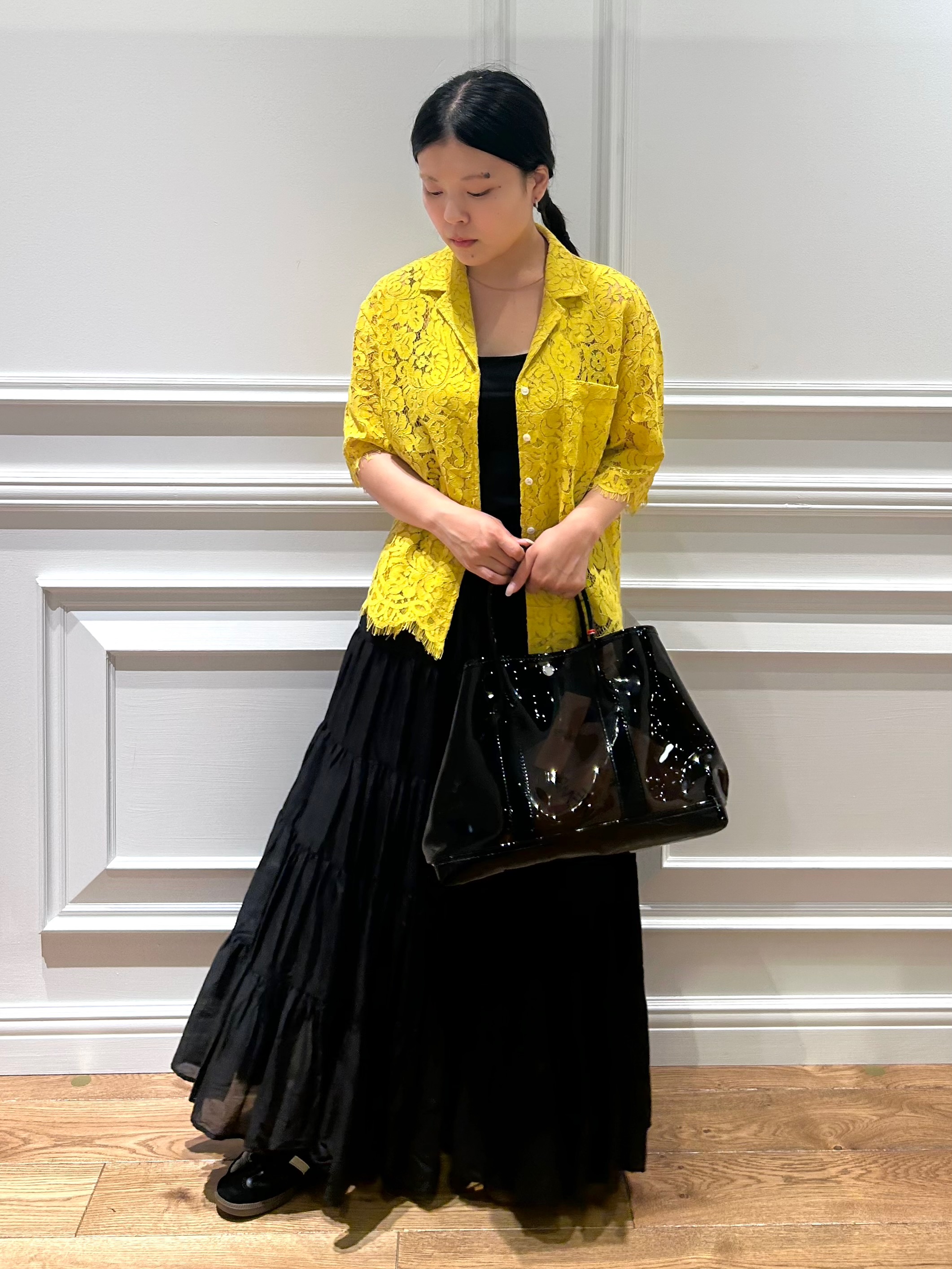 とりみさんの「DRESSTERIOR｜【ウォッシャブル/羽織りにも便利】シアーコードレースブラウス」を使ったコーディネート