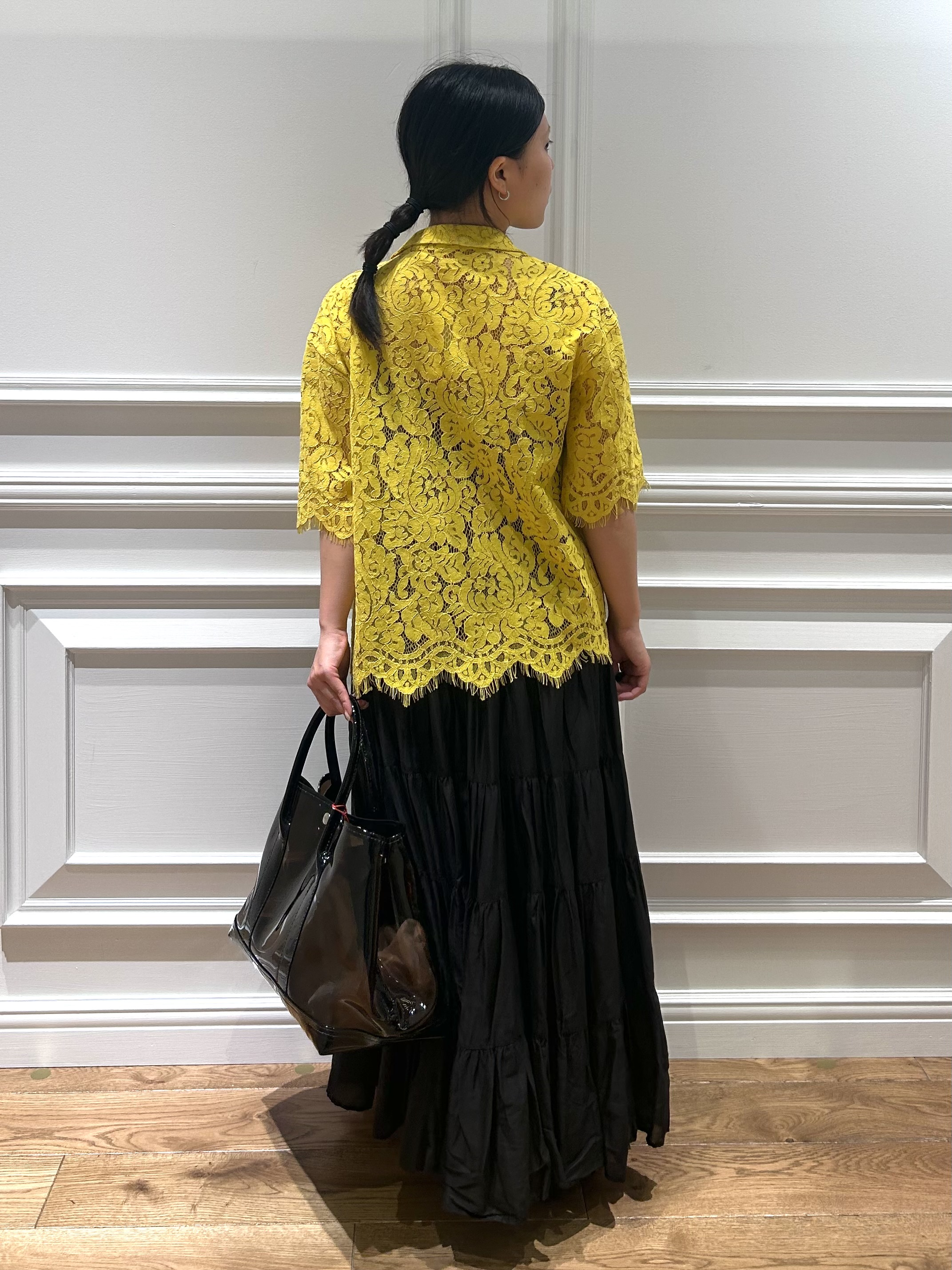 とりみさんの「DRESSTERIOR｜【ウォッシャブル/羽織りにも便利】シアーコードレースブラウス」を使ったコーディネート