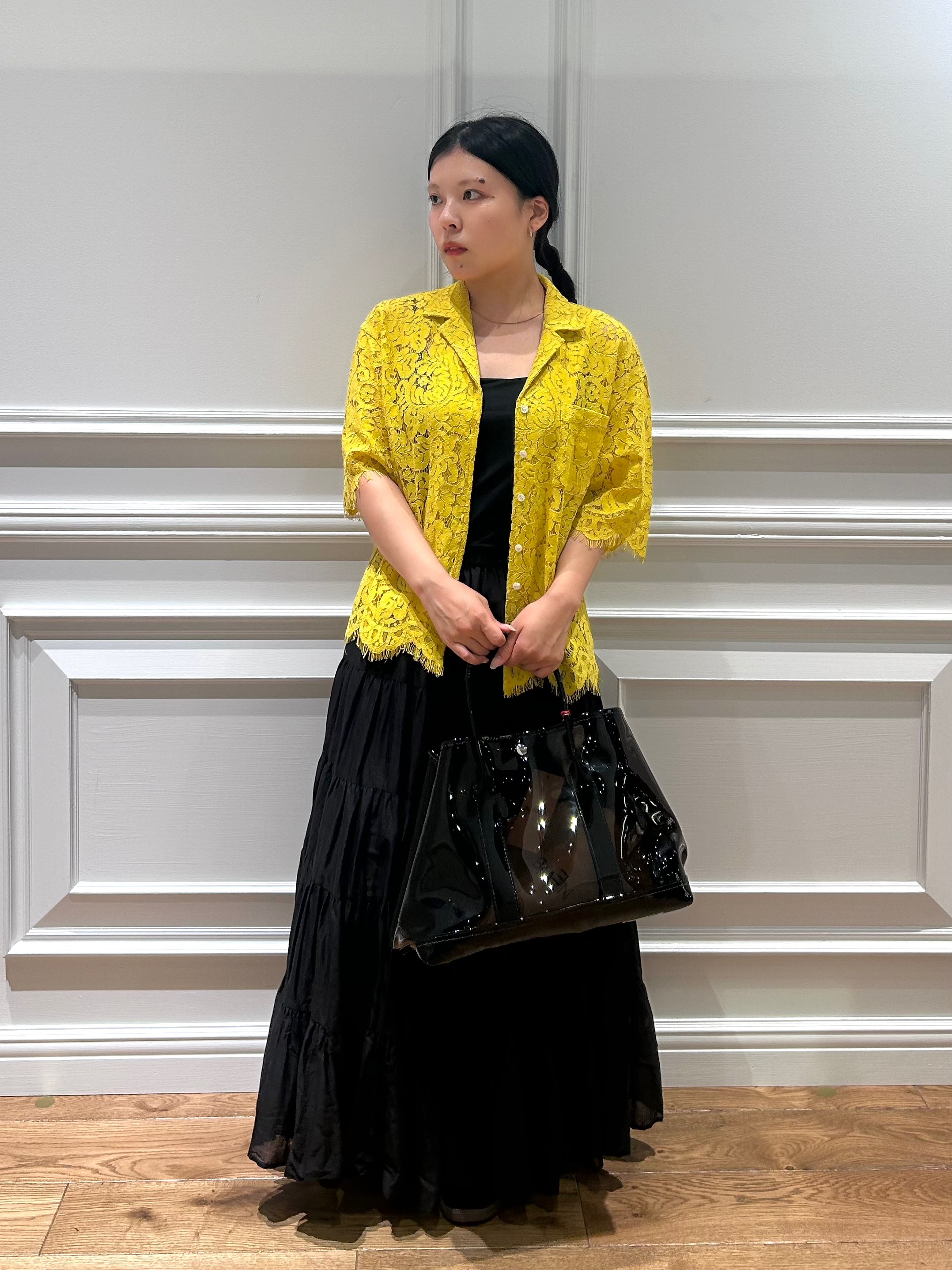 とりみさんの「DRESSTERIOR｜【ウォッシャブル/羽織りにも便利】シアーコードレースブラウス」を使ったコーディネート