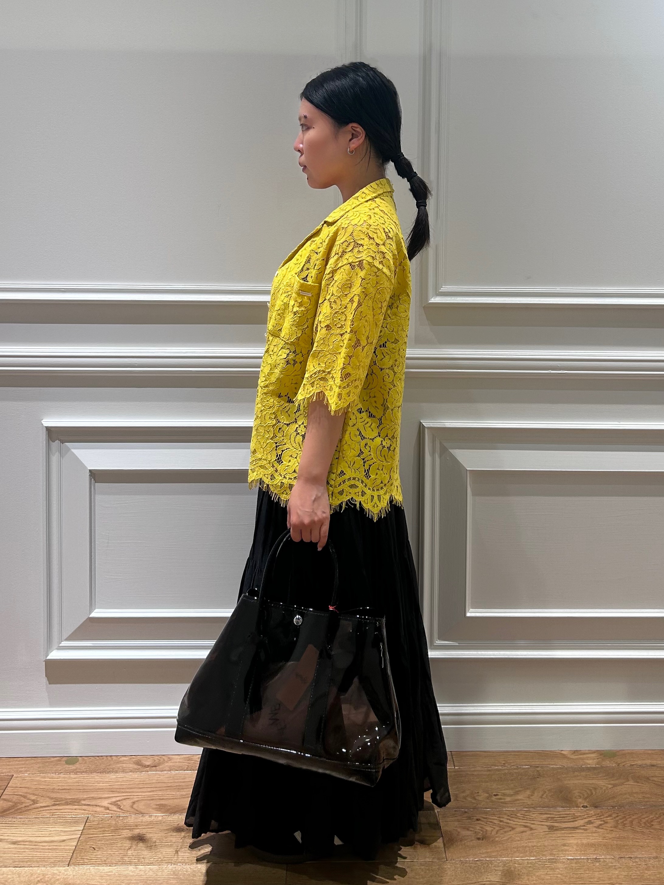とりみさんの「DRESSTERIOR｜【ウォッシャブル/羽織りにも便利】シアーコードレースブラウス」を使ったコーディネート