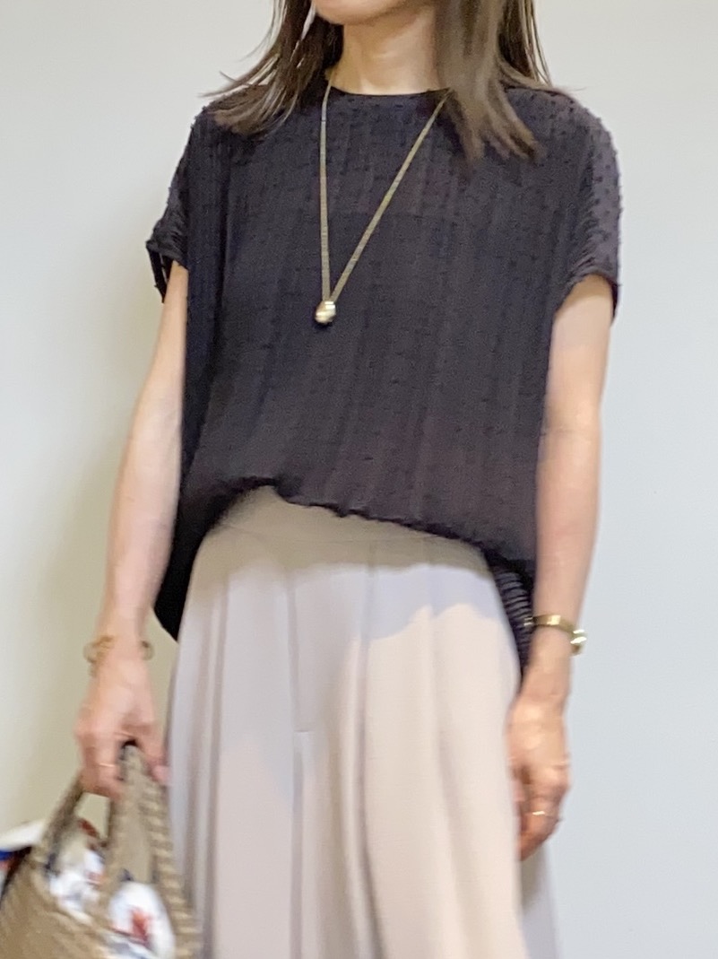 tomoさんの「UNTITLED｜【1枚で着映える】ドットジャガードブラウス」を使ったコーディネート
