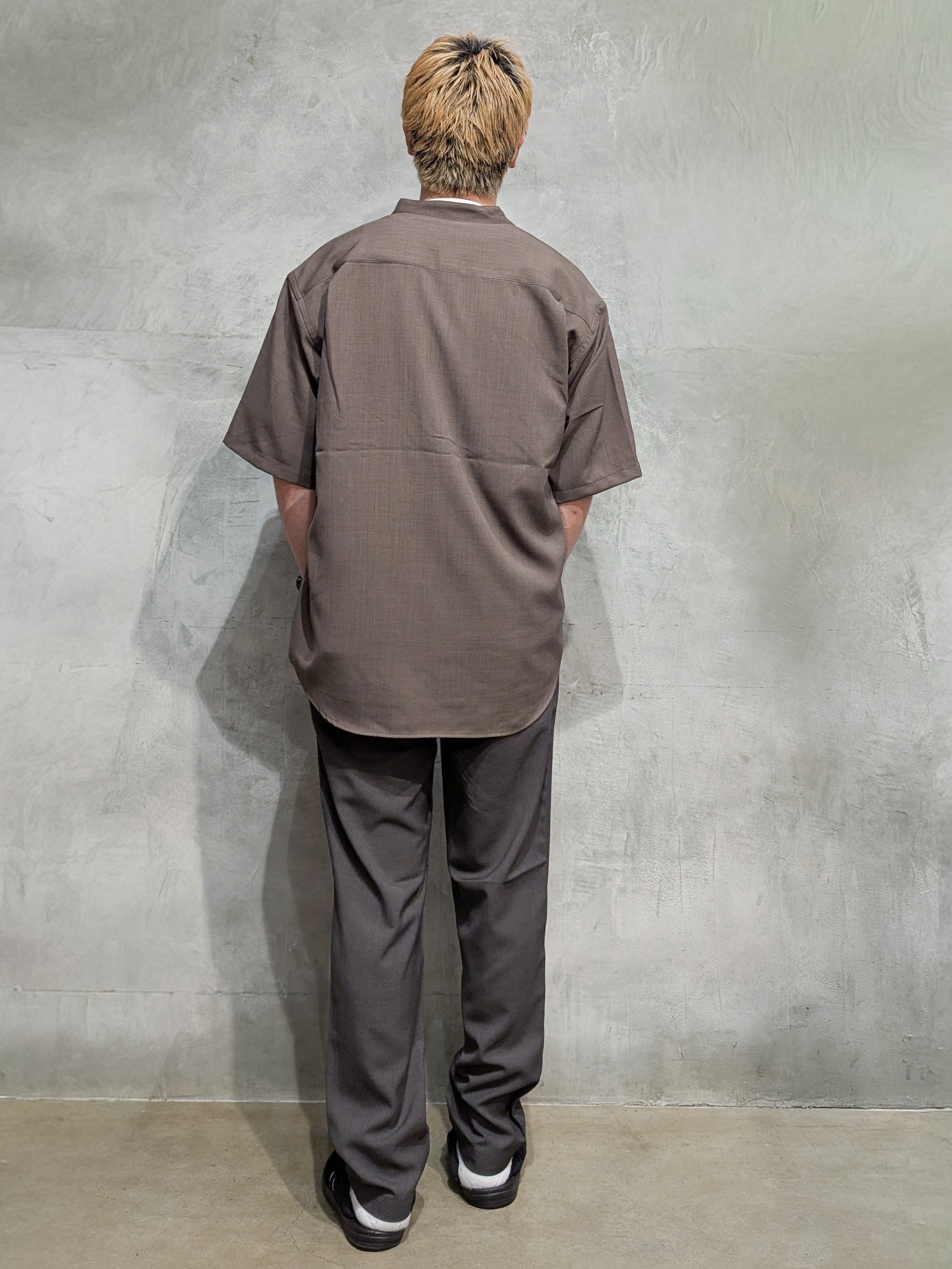 daiさんの「THE SHOP TK｜LITE TEX バンドカラー半袖シャツ 接触冷感/吸水速乾/UVカット/アンチピリング/イージーケ」を使ったコーディネート