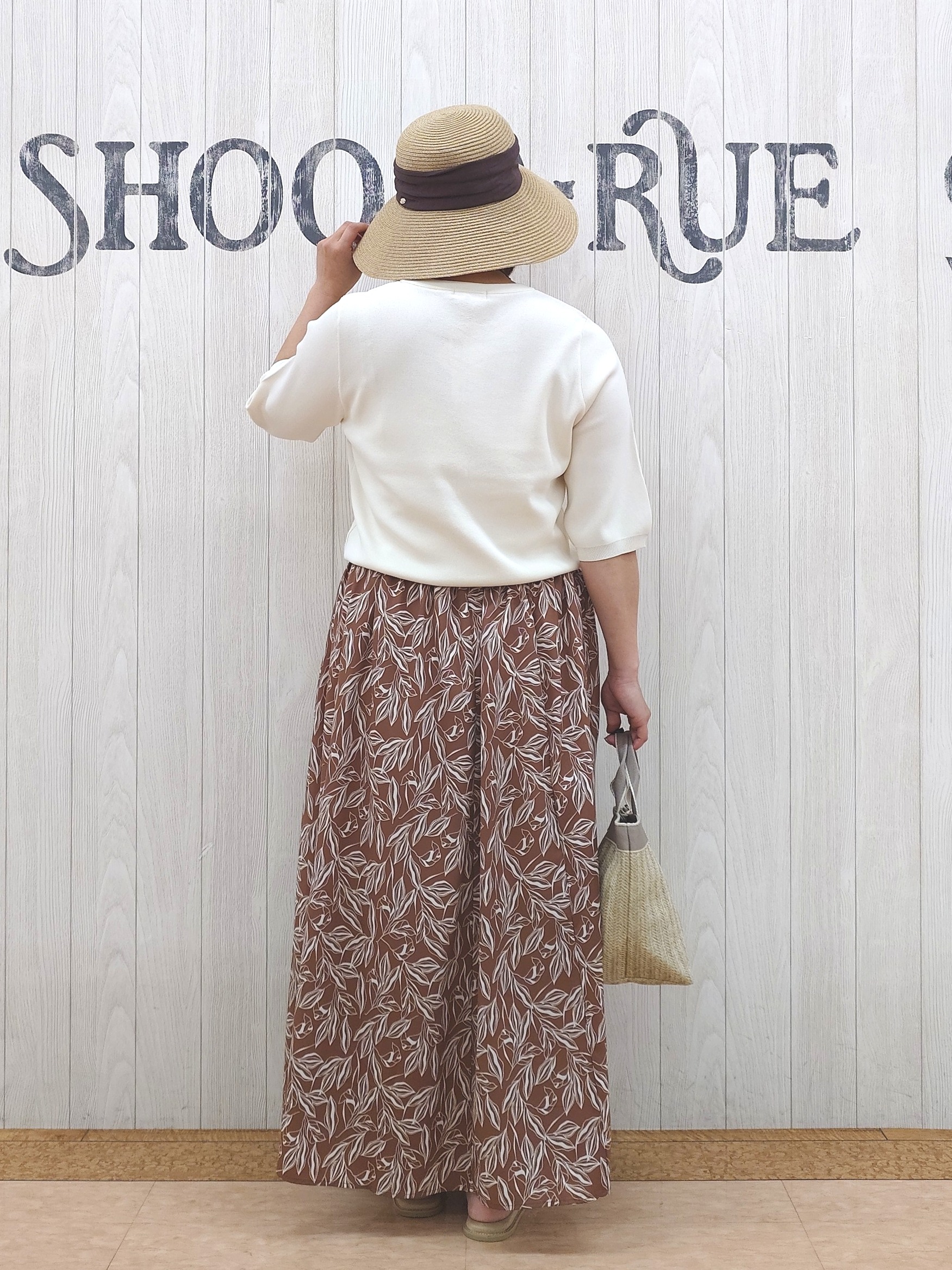 とろろさんの「SHOO･LA･RUE｜【毎日洗える/S-LL/UV】上半身すっきり 二の腕見せない5分袖ニット」を使ったコーディネート