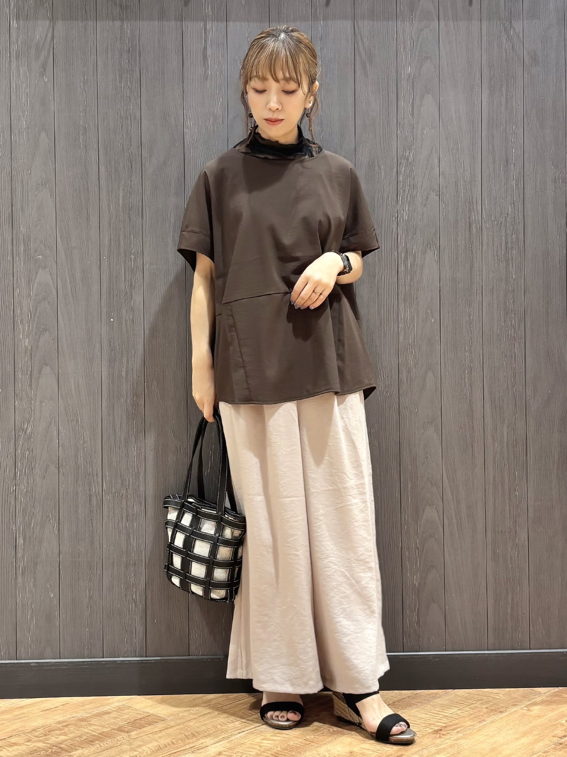 meiさんの「SHOO･LA･RUE｜【洗濯機可/セットアップ可】軽凛(かろりん) シンプル上品 切替コクーントップス」を使ったコーディネート
