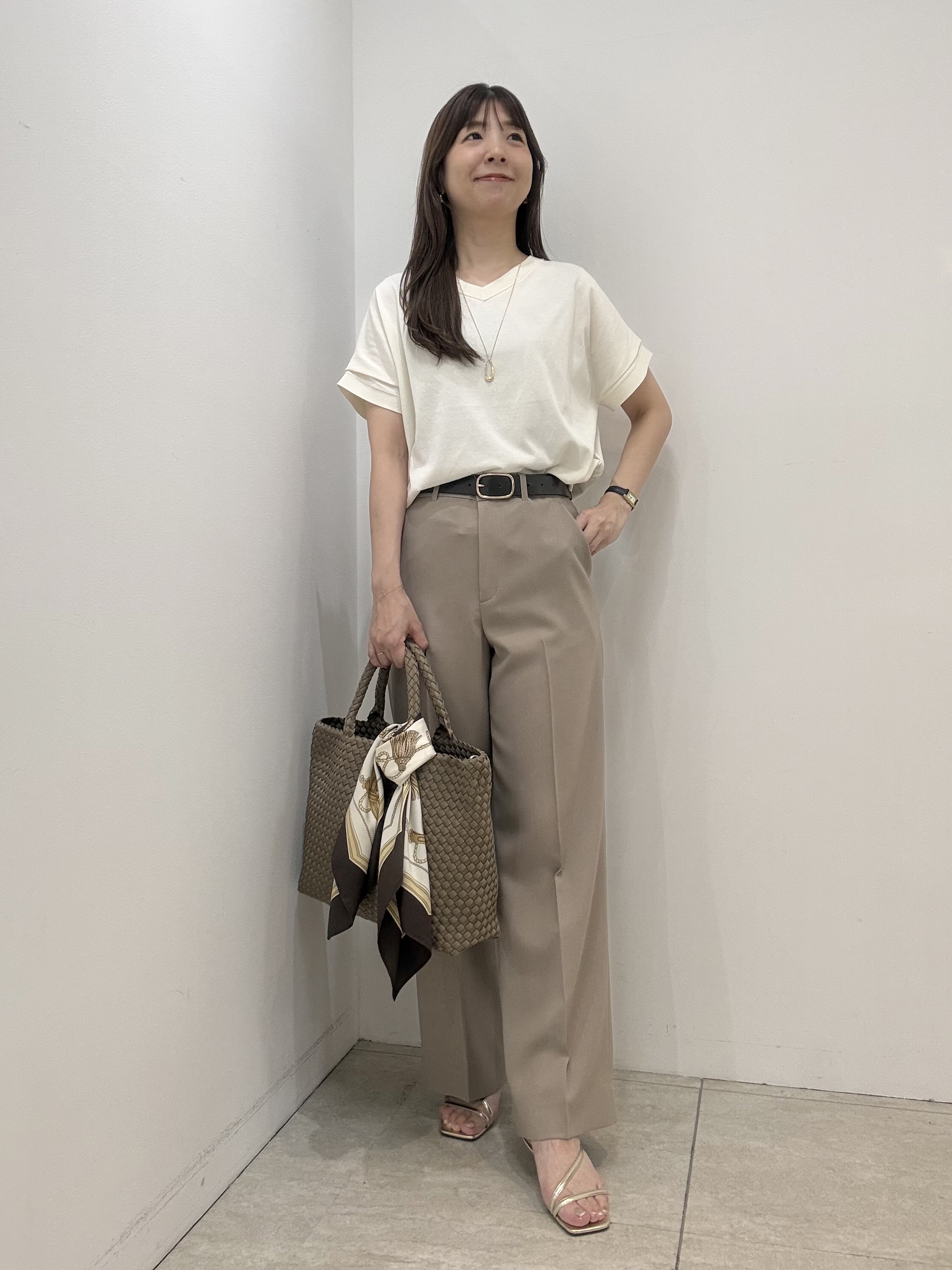 かなえさんの「UNTITLED｜【肌に張りつきにくい/前後2WAY】ドライタッチコットンプルオーバー」を使ったコーディネート