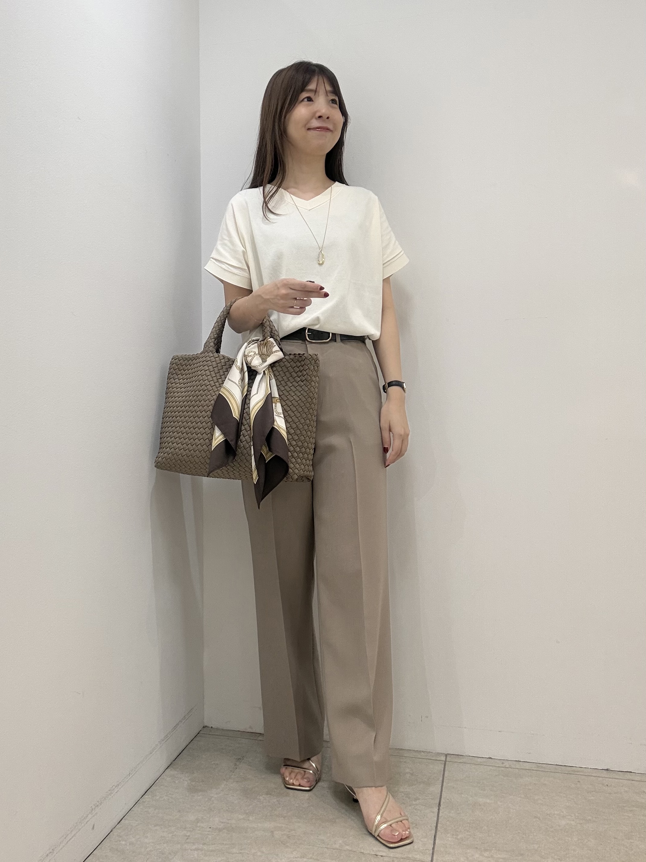 かなえさんの「UNTITLED｜【肌に張りつきにくい/前後2WAY】ドライタッチコットンプルオーバー」を使ったコーディネート