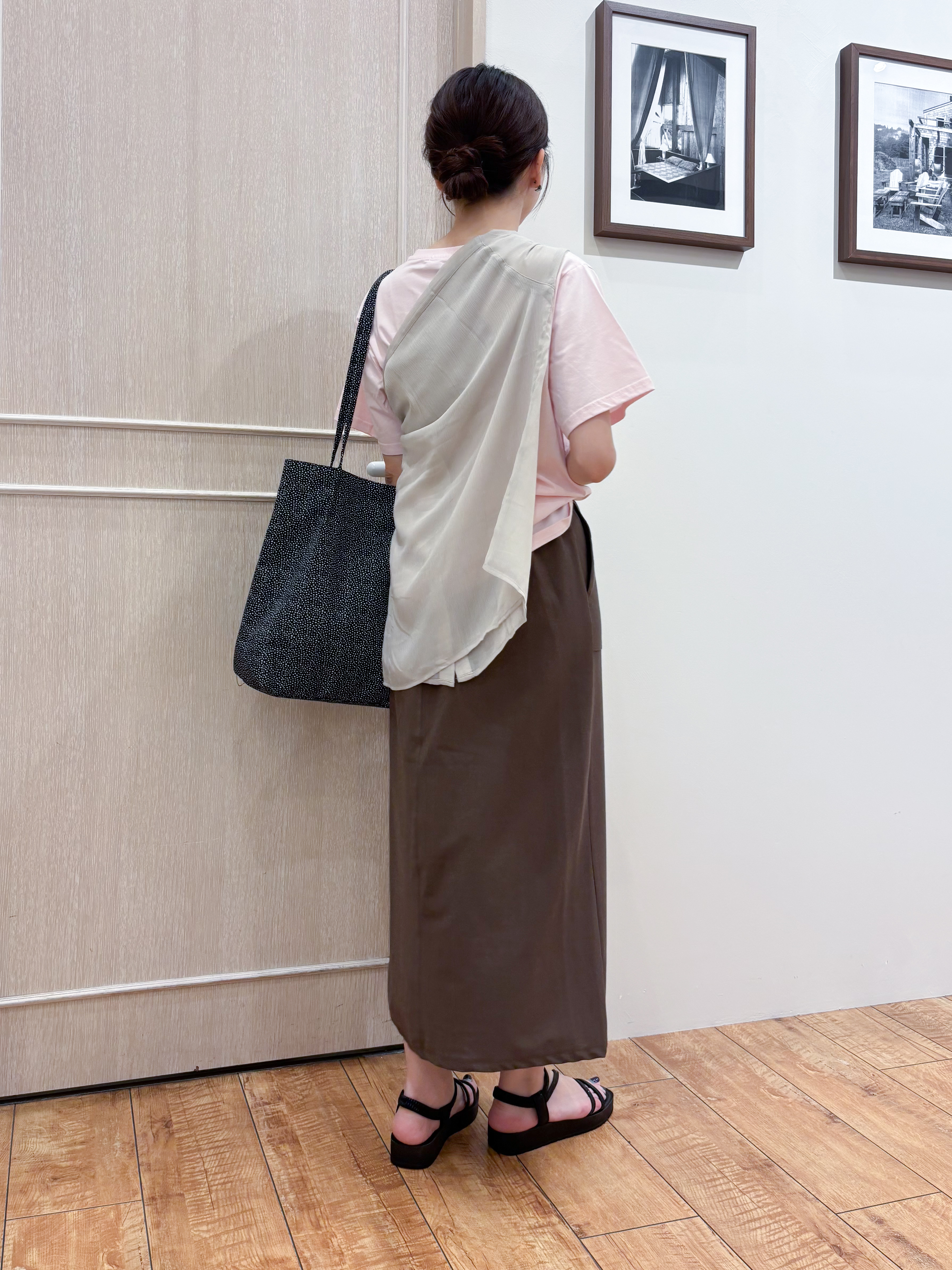 なみさんの「SHOO･LA･RUE｜【洗濯機可】ダブルポケット 楊柳しぼしぼシアーシャツ」を使ったコーディネート