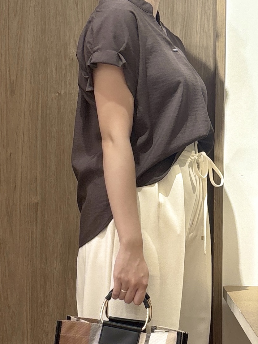 このかさんの「index｜【接触冷感／吸水速乾】タックスキッパーブラウス《防シワ／イージーアイロン／洗濯機OK／9col》」を使ったコーディネート