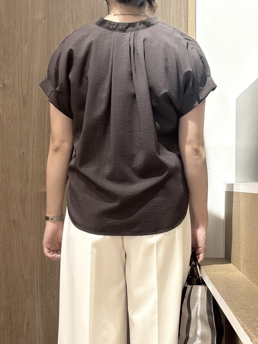 このかさんの「index｜【接触冷感／吸水速乾】タックスキッパーブラウス《防シワ／イージーアイロン／洗濯機OK／9col》」を使ったコーディネート